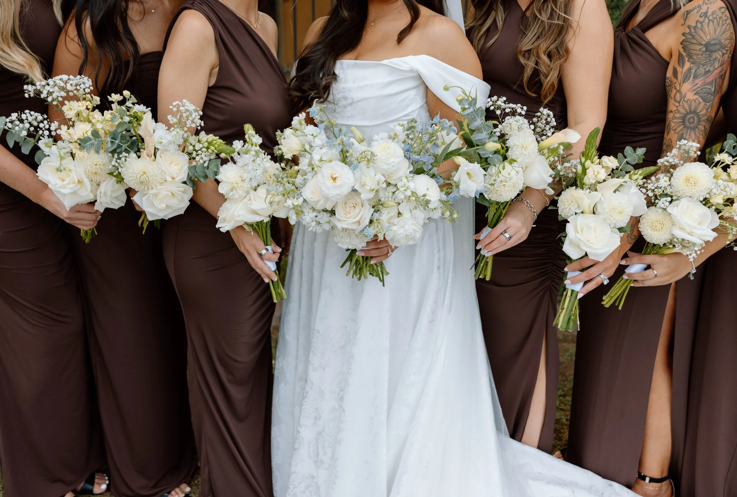 Espresso bridesmaid dresses is one of my favorite color pallets for bridal parties right now because they just photograph sooo well😍🤎

#arizonaweddingphotographer #phoenixweddingphotographer #phoenixphotographer #arizonaphotographer #scottsdalewedd