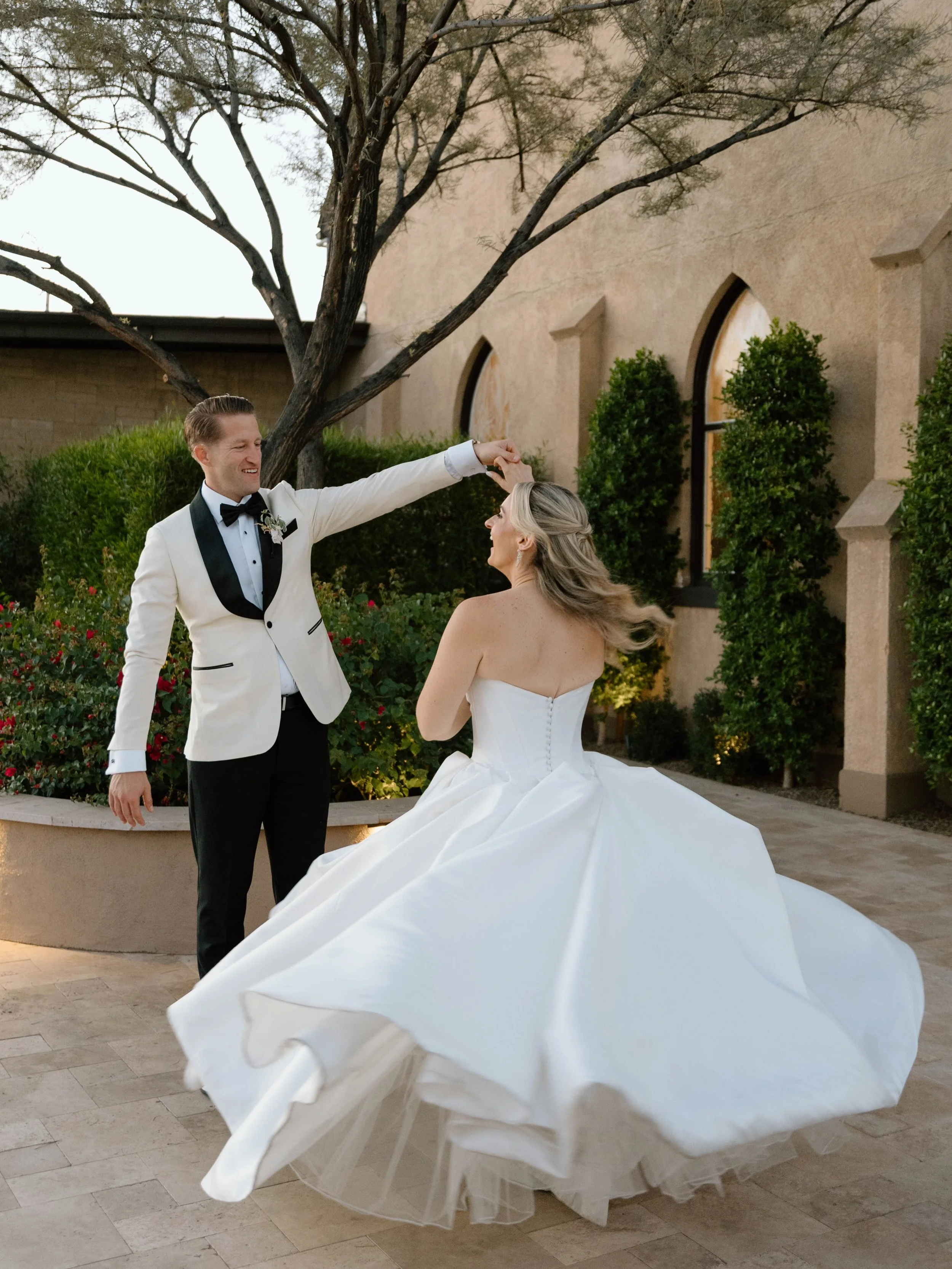 More weddings at @thewoodlandphxaz STAT please😍🤭

#arizonaweddingphotographer #phoenixweddingphotographer #phoenixphotography #arizonaphotographer #scottsdaleweddingphotographer
