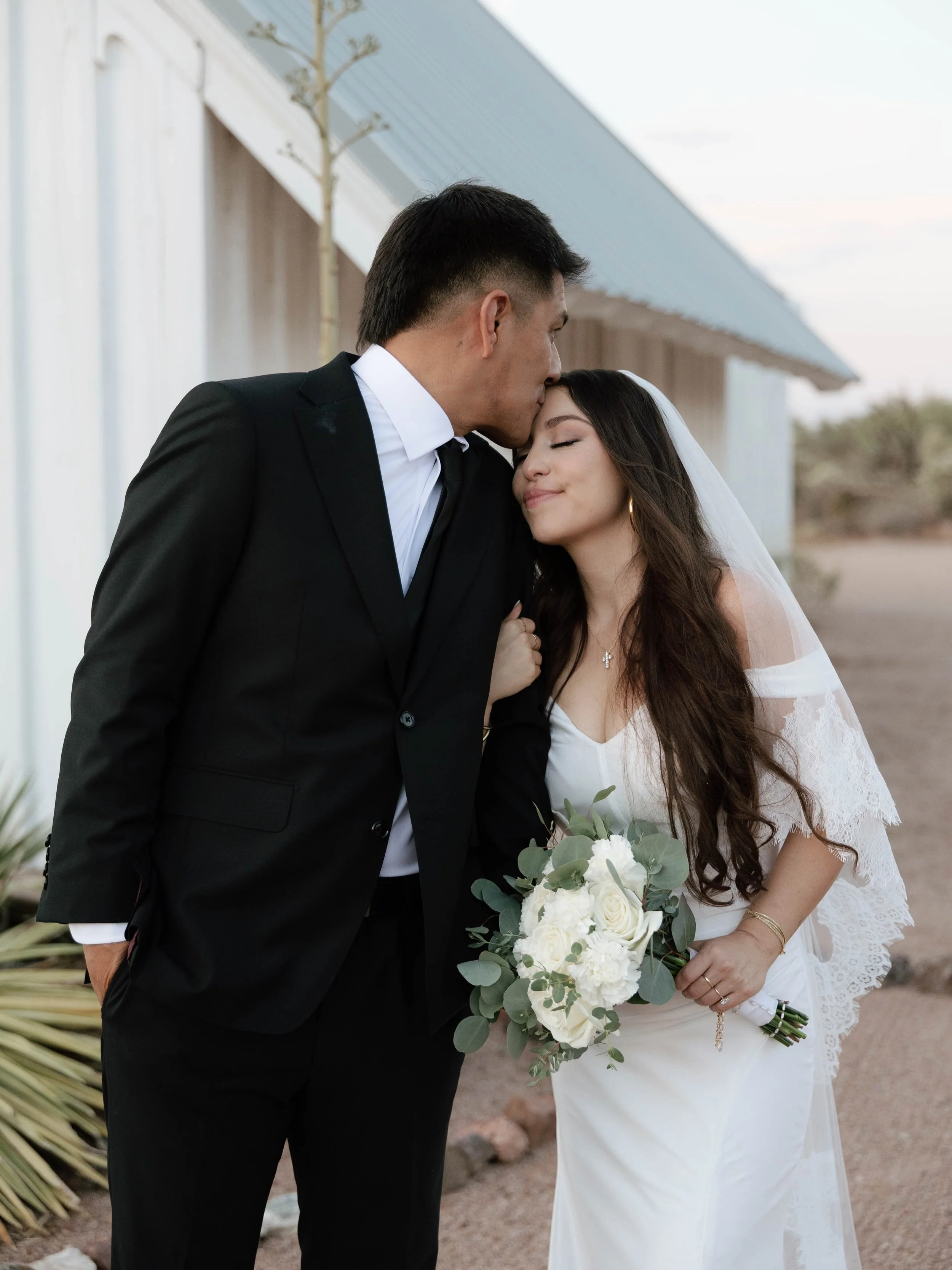 The most stunning day glorifying the Lord for His beautiful gift of marriage. It&rsquo;s not very often I do elopements anymore but this one made my heart so happy🥹🤍🕊️

#arizonaweddingphotographer #phoenixweddingphotographer #phoenixphotographer #