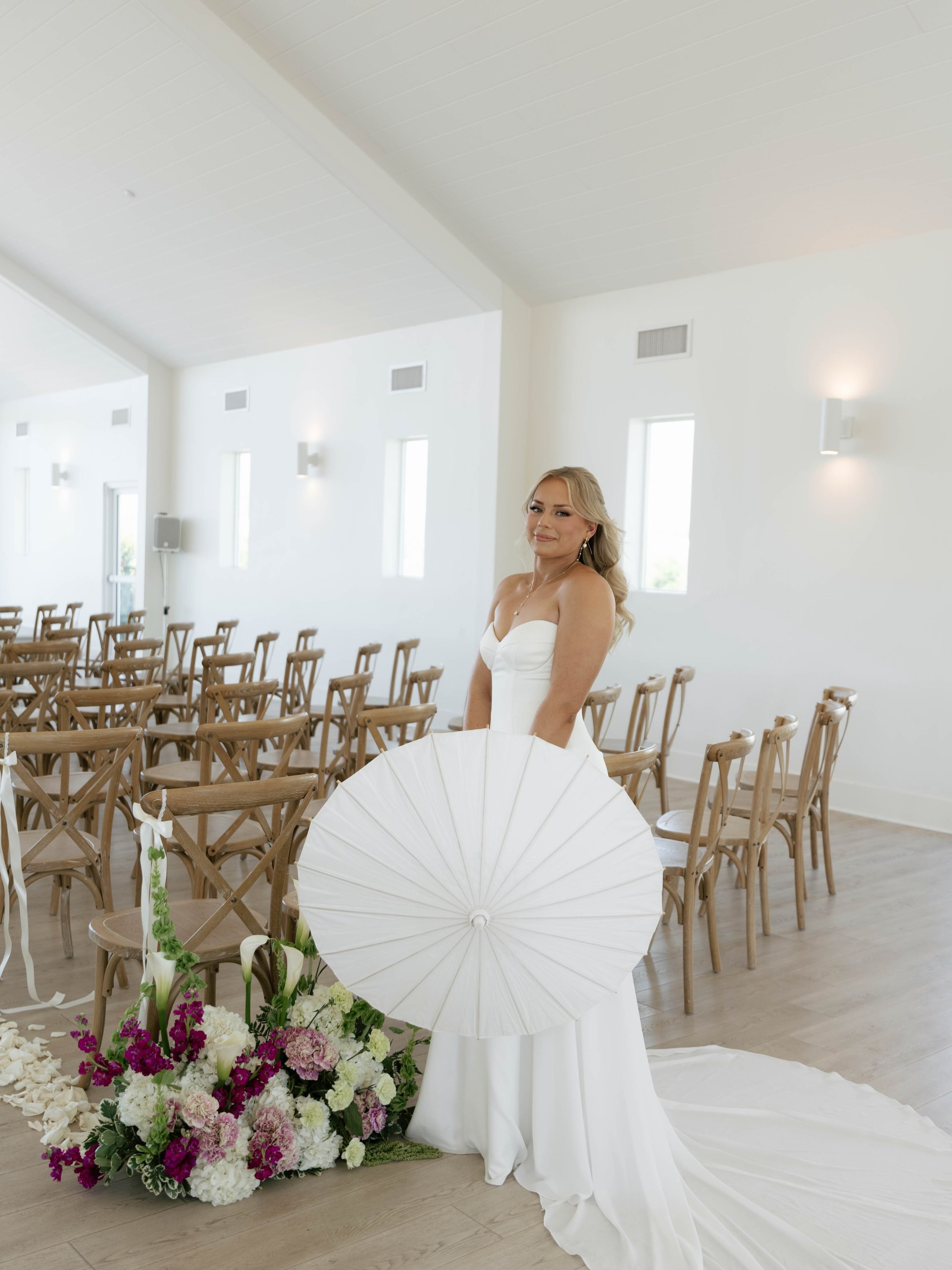 Nothing better than a parasol and a beautiful bride🤍

Vendor Team: 
Photography: @brianaleephotography
Venue: @desertviewweddings 
Florals: @gardengateflowers 
Hair: @styledbymeganstueven @bellabridalbeauty
Makeup: @beautybycarsonn
Day of coordinato