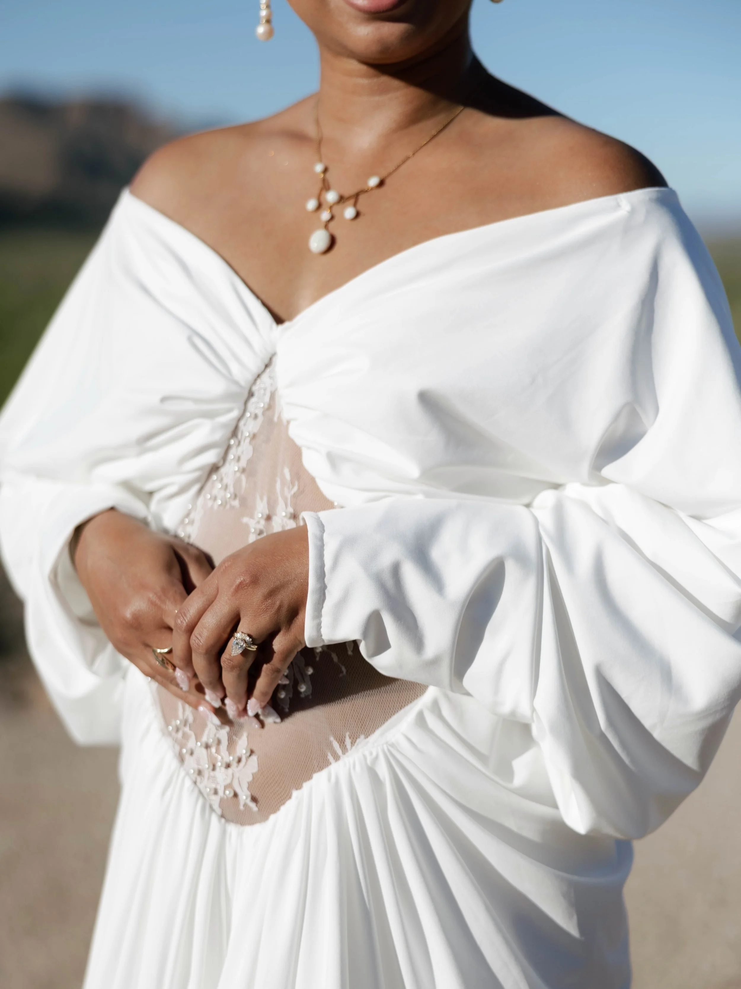 Bridal details in harsh lighting🤍

#arizonaweddingphotographer #phoenixweddingphotographer #phoenixphotographer #arizonaphotographer #scottsdaleweddingphotographer