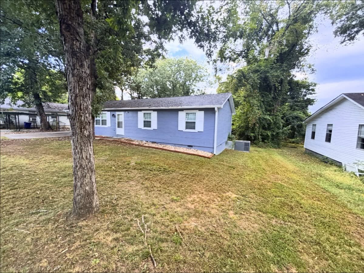 Little yard clean up. No before pics this time. I usually only show clean ups on my instagram and not maintenance cuts by the way. This was an enjoyable job.