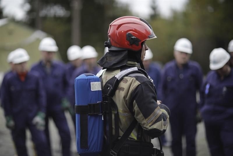 industrivernkurs-instruktor-og-deltakere-safetysec.jpg