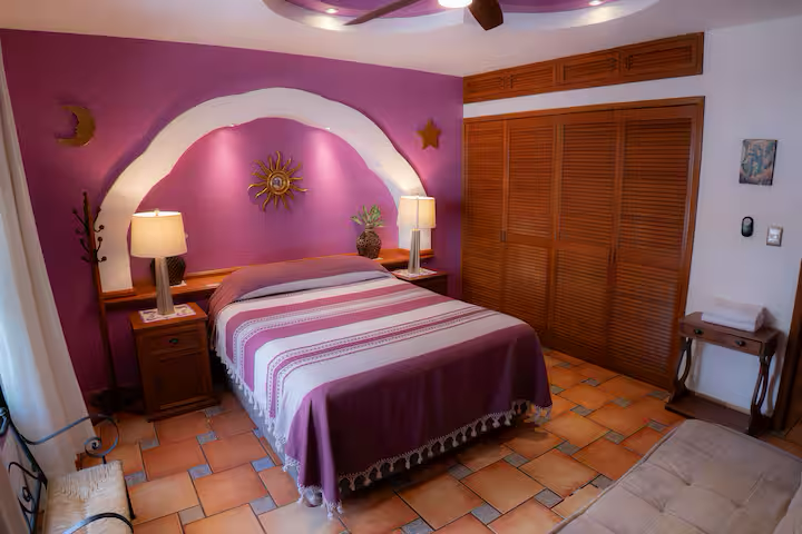 LA HABITACIÓN MORADA