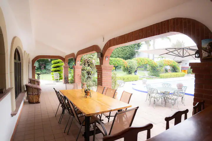 PATIOS Y TERRAZAS