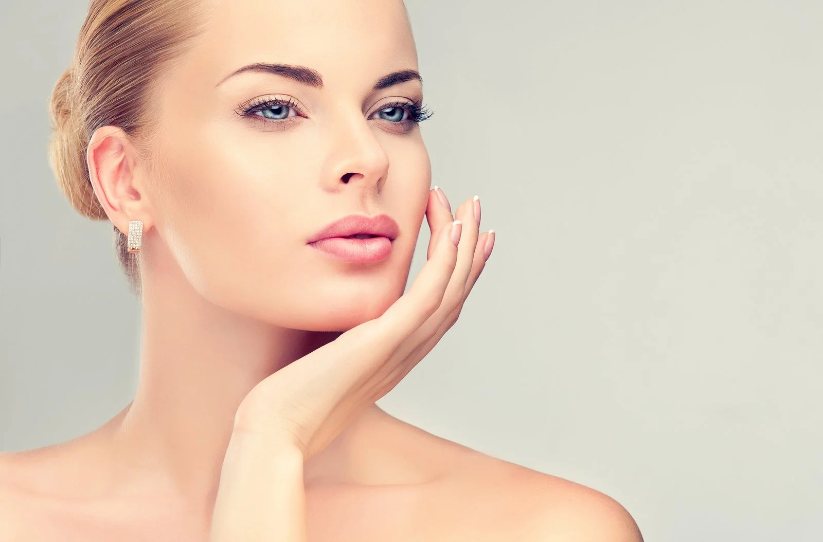 This Energy Face-Lift Is The Ultimate Pre-Party Beauty Trick