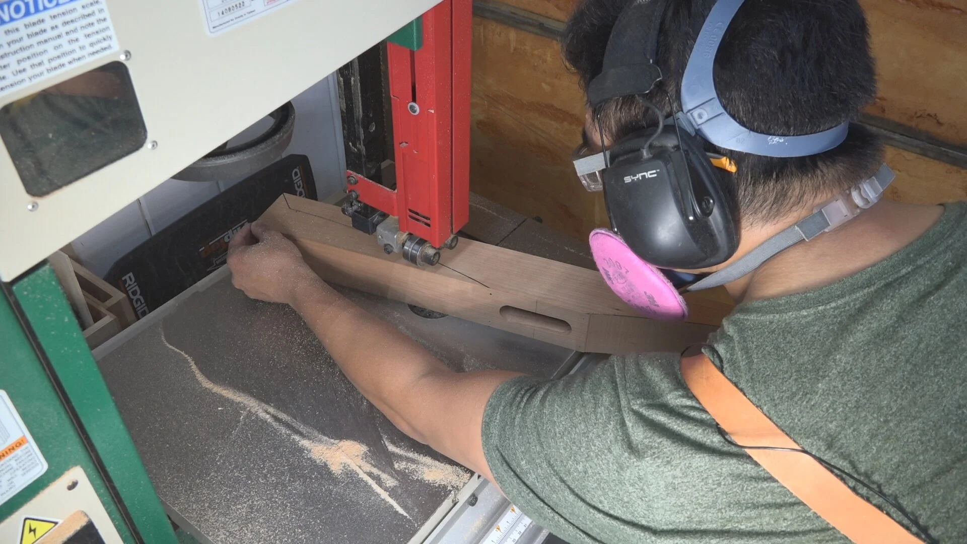 Rouging out the shape on the bandsaw