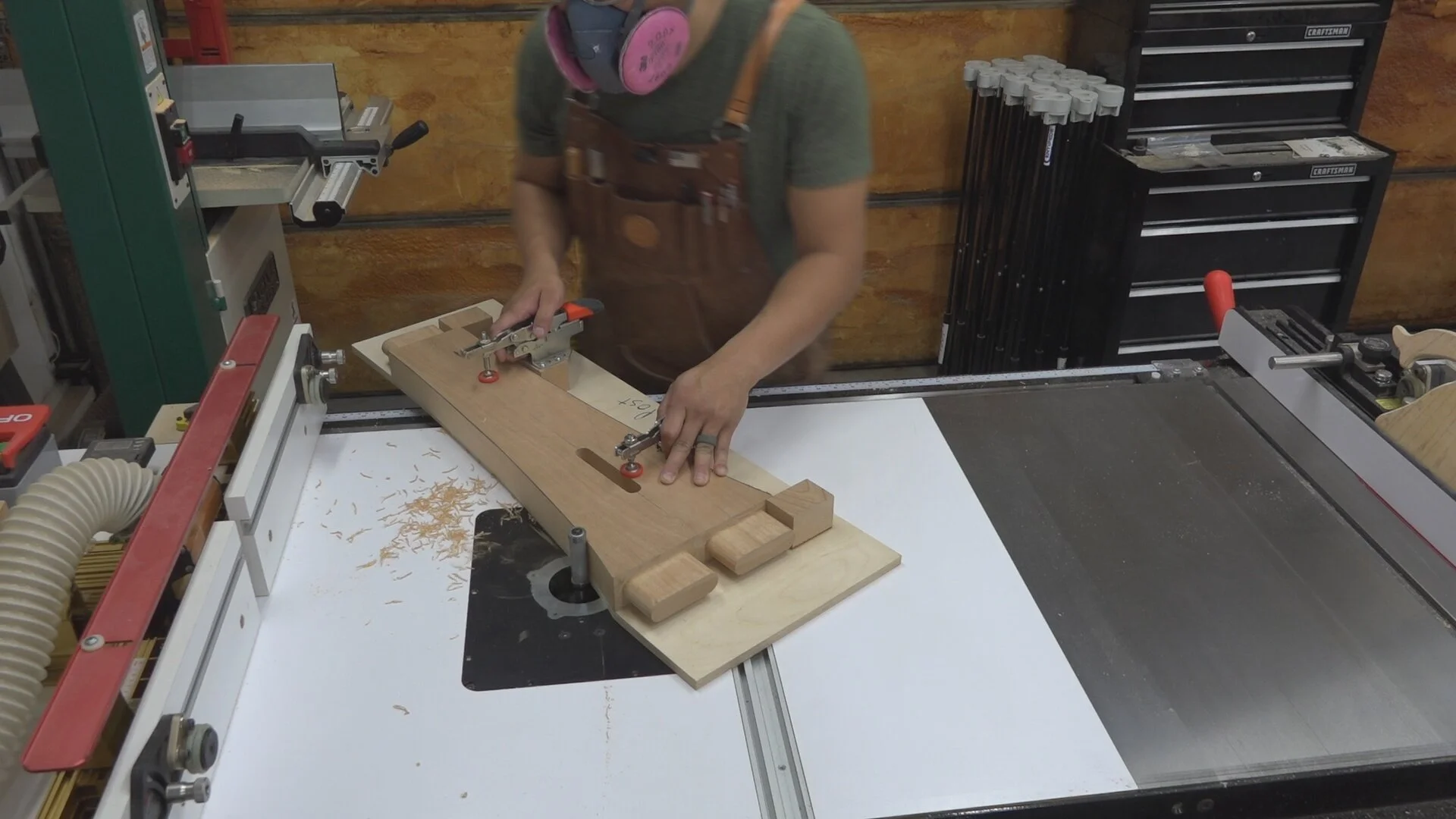 Pattern routing on the router table using a bottom bearing bit