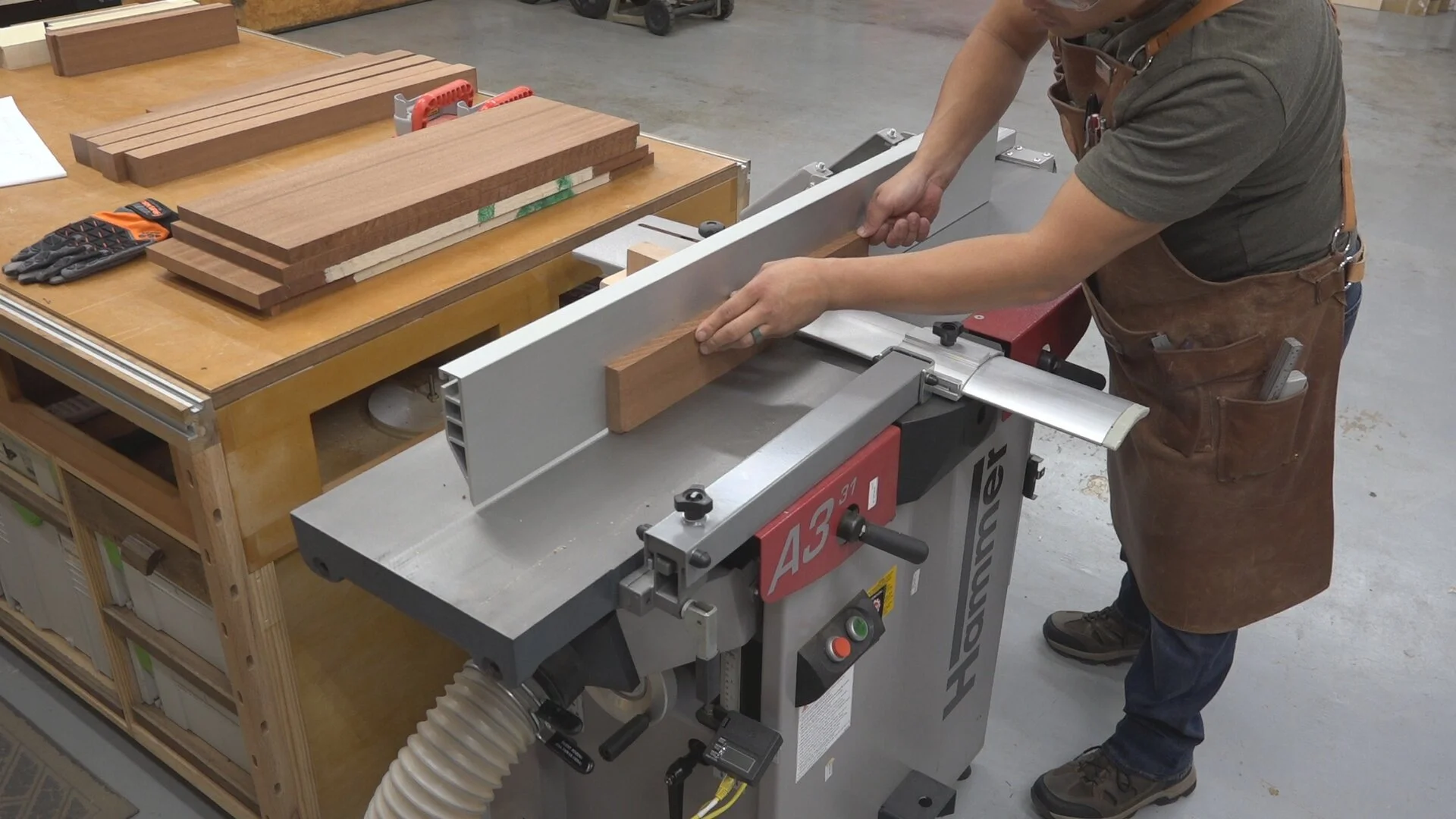 Edge jointing to get a straight and flat reference edge