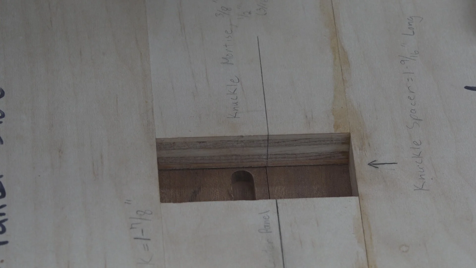 This produces a clean mortise for the knuckle that I’ll square up later with chisels.
