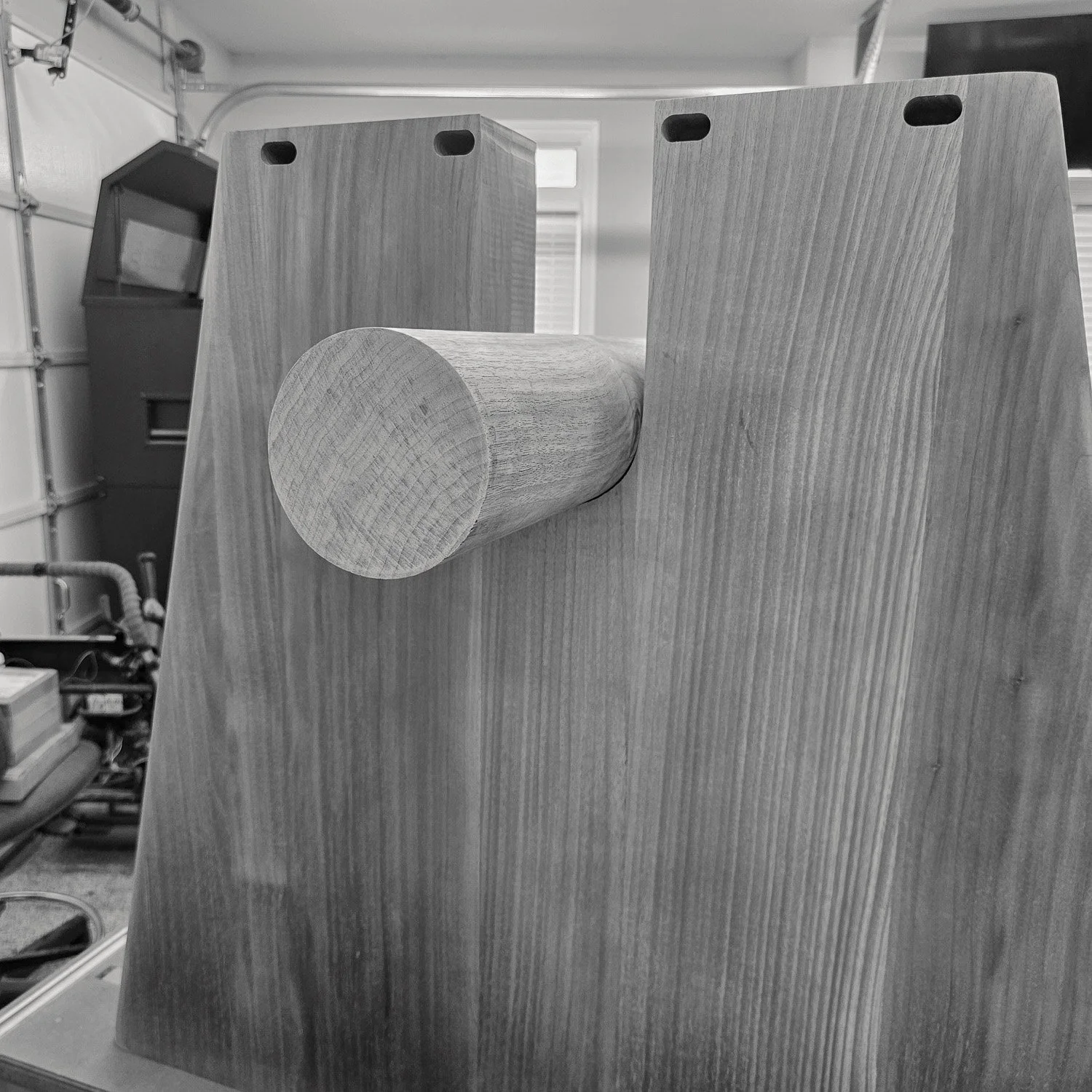 Close-up of the trestle base and round stretcher during assembly (Copy)