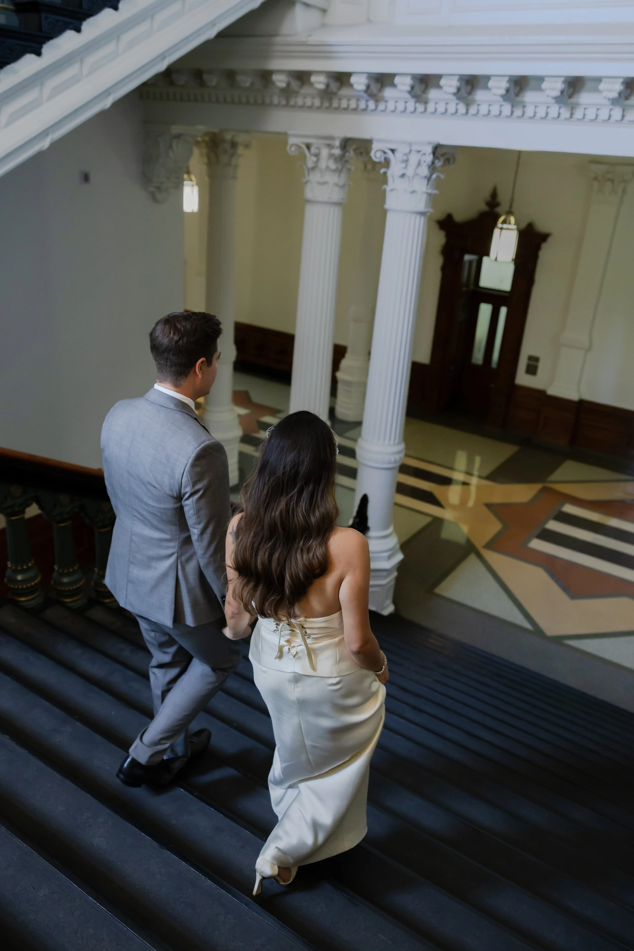 texas-state-capitol-bride-groom-wedding-photo.jpg