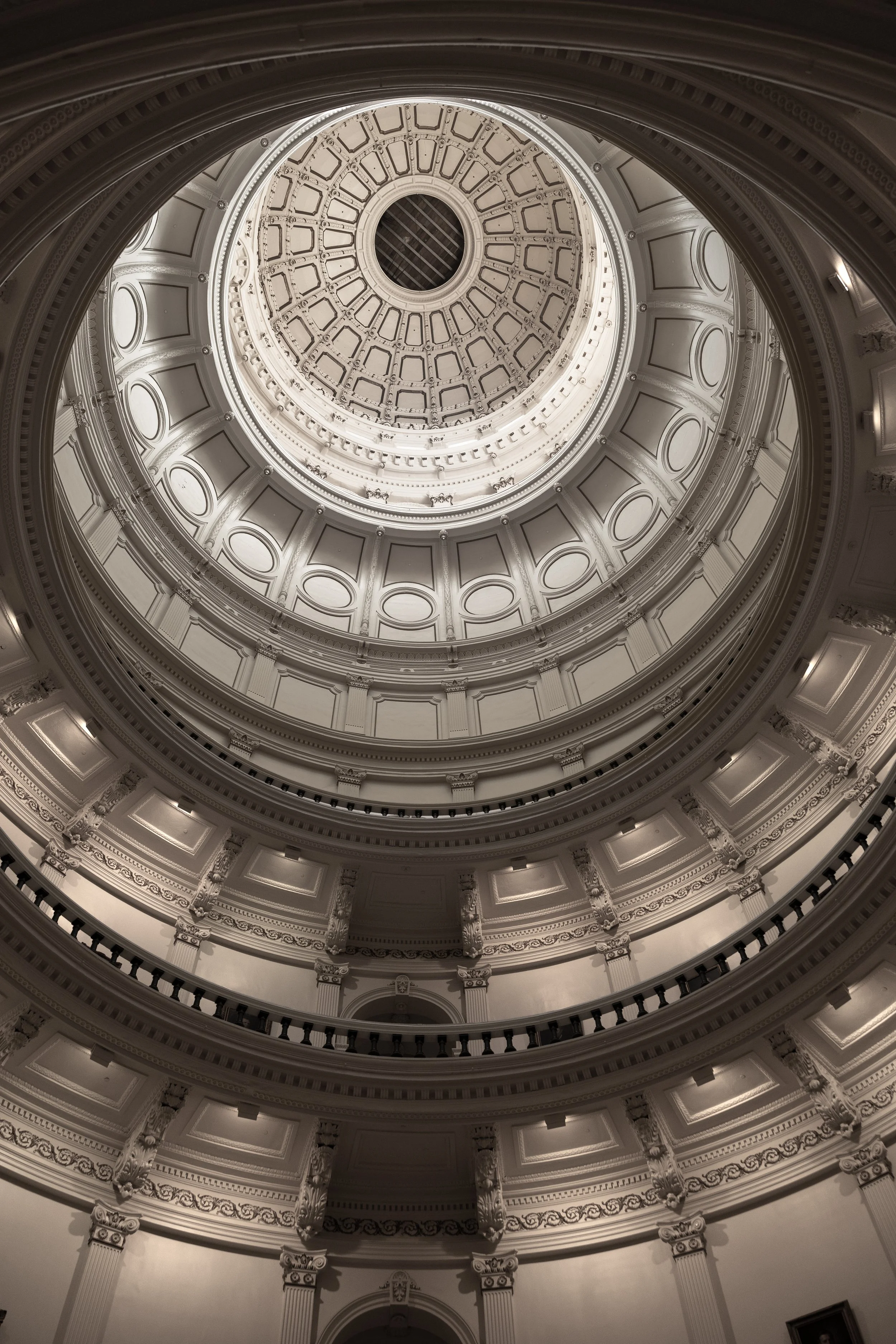 texas-capitol-rotunda-wedding-photo.jpg