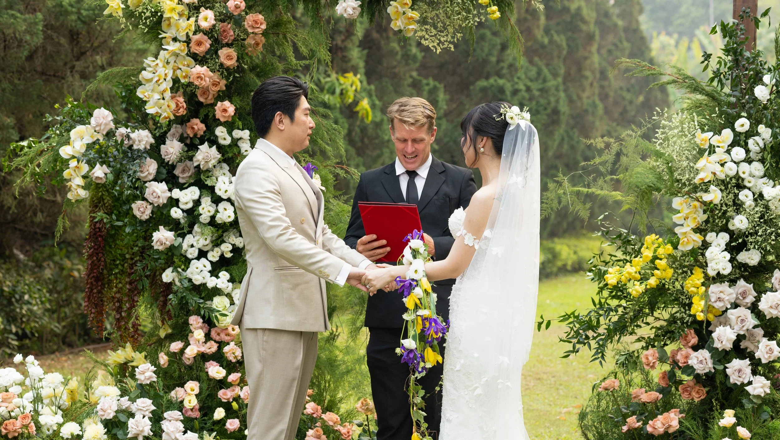 elopement-photographer-ceremony-moment.jpg