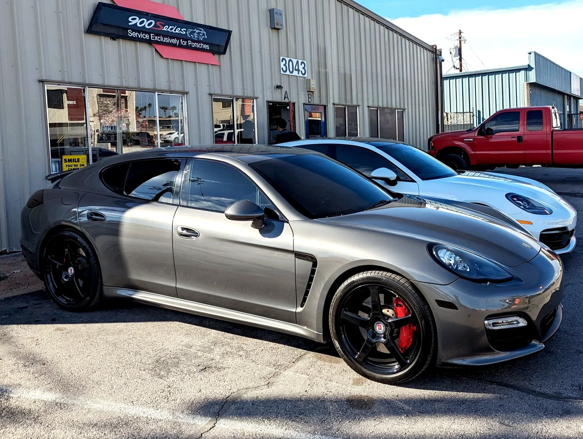 Panamera+grey+and+white.jpg