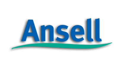 Logotipo de la marca Ansell en colores azul y negro con un línea curva en color azul claro debajo del nombre.