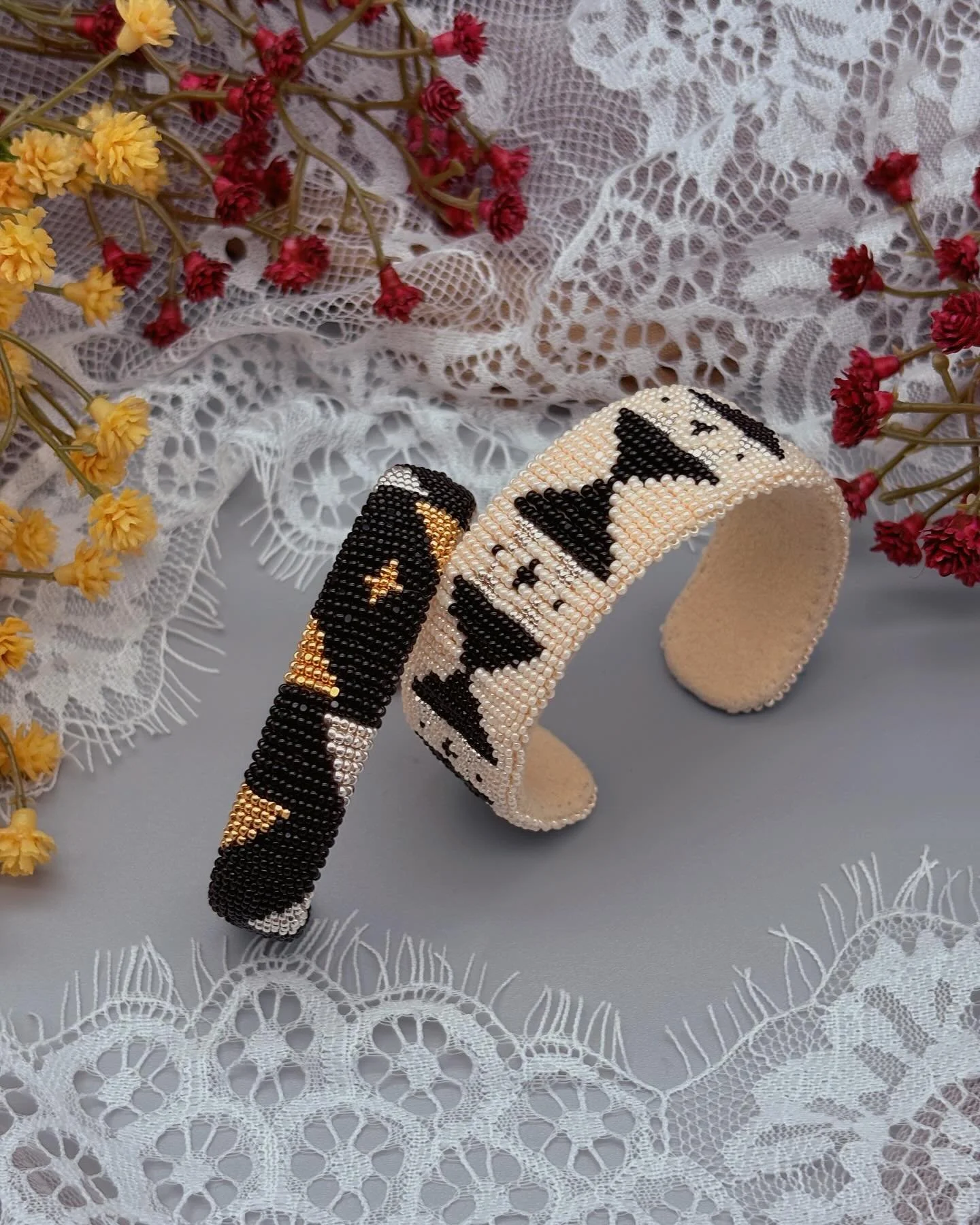 Beautiful beaded cuffs available on my site! Check them out 🤩 made with size 13 charlotte cuts in black, ivory, sterling silver, and 24k gold! ⚖️⚱️📀