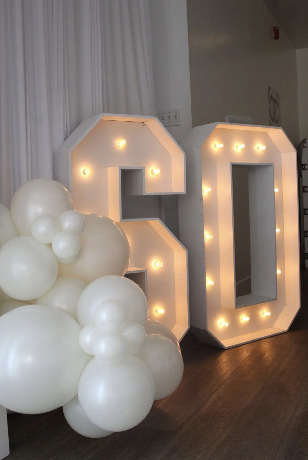 Large illuminated letter 'L' and 'O' with decorative balloons in front at a party or event. Philadelphia event planner, Philadelphia birthday planner. Philadelphia decorating, design, planning, and event management