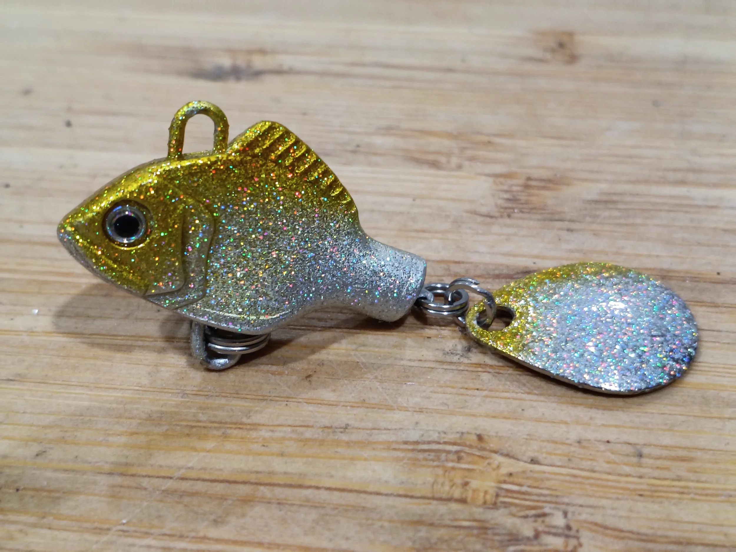 fishooka buzztail. golden glitter colour. 15 different varieties of fish. finnovations.shop bream flathead snapper cod redfin yellowbelly yakkas trout