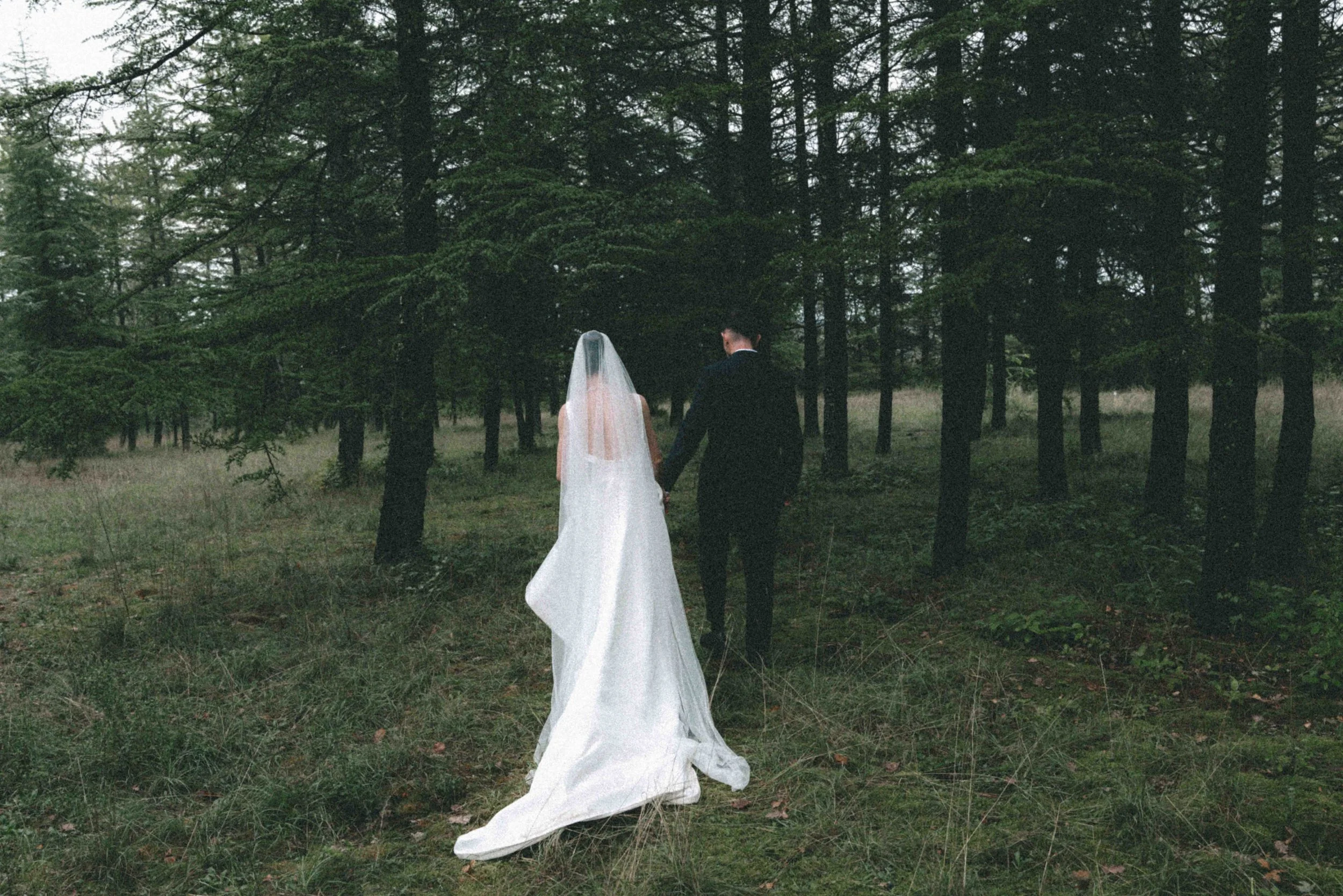 COUPLE-MEGANEETARNAUD-@pelut.charlene@barral_cecilia-CharlènePélutPhotographes-29.jpg
