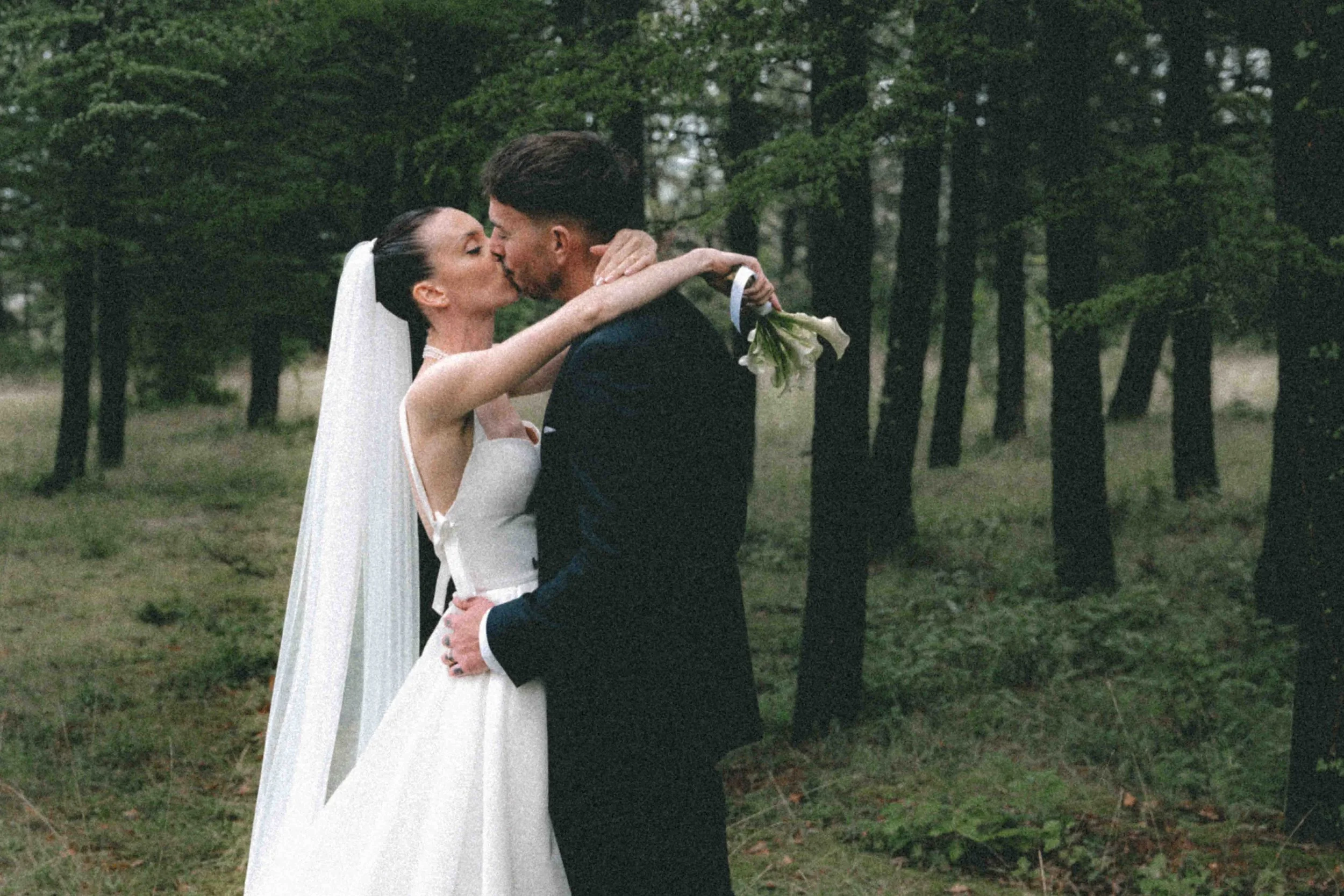 COUPLE-MEGANEETARNAUD-@pelut.charlene@barral_cecilia-CharlènePélutPhotographes-25.jpg