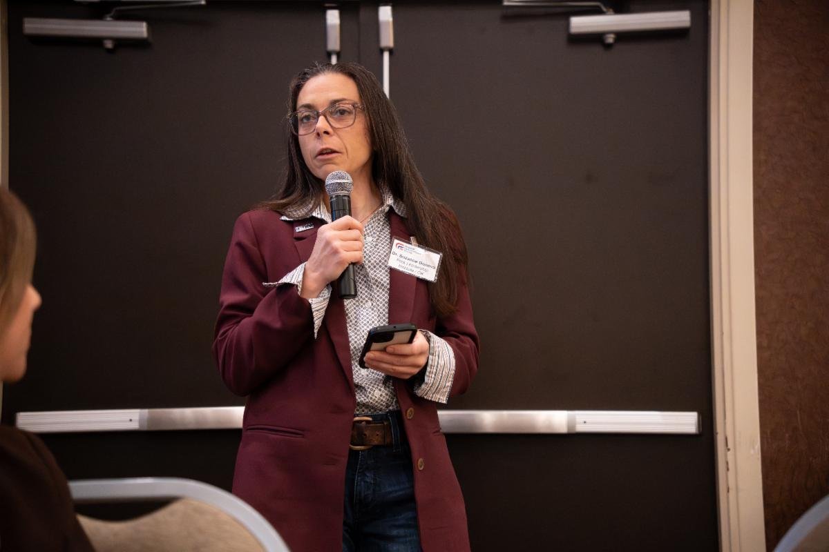 Suzanne Genova.jpg