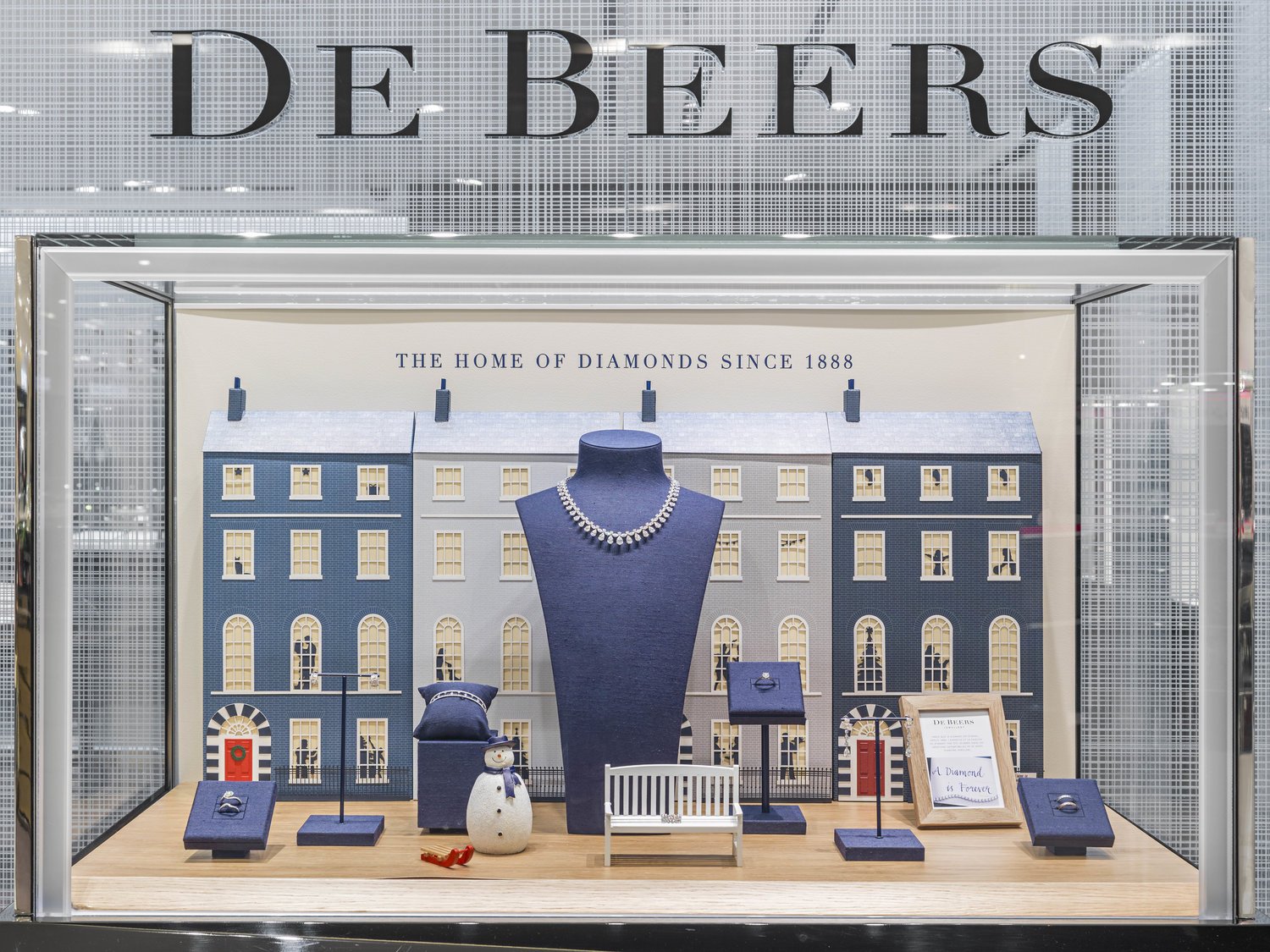 De Beers Jewellers Window Roll-out