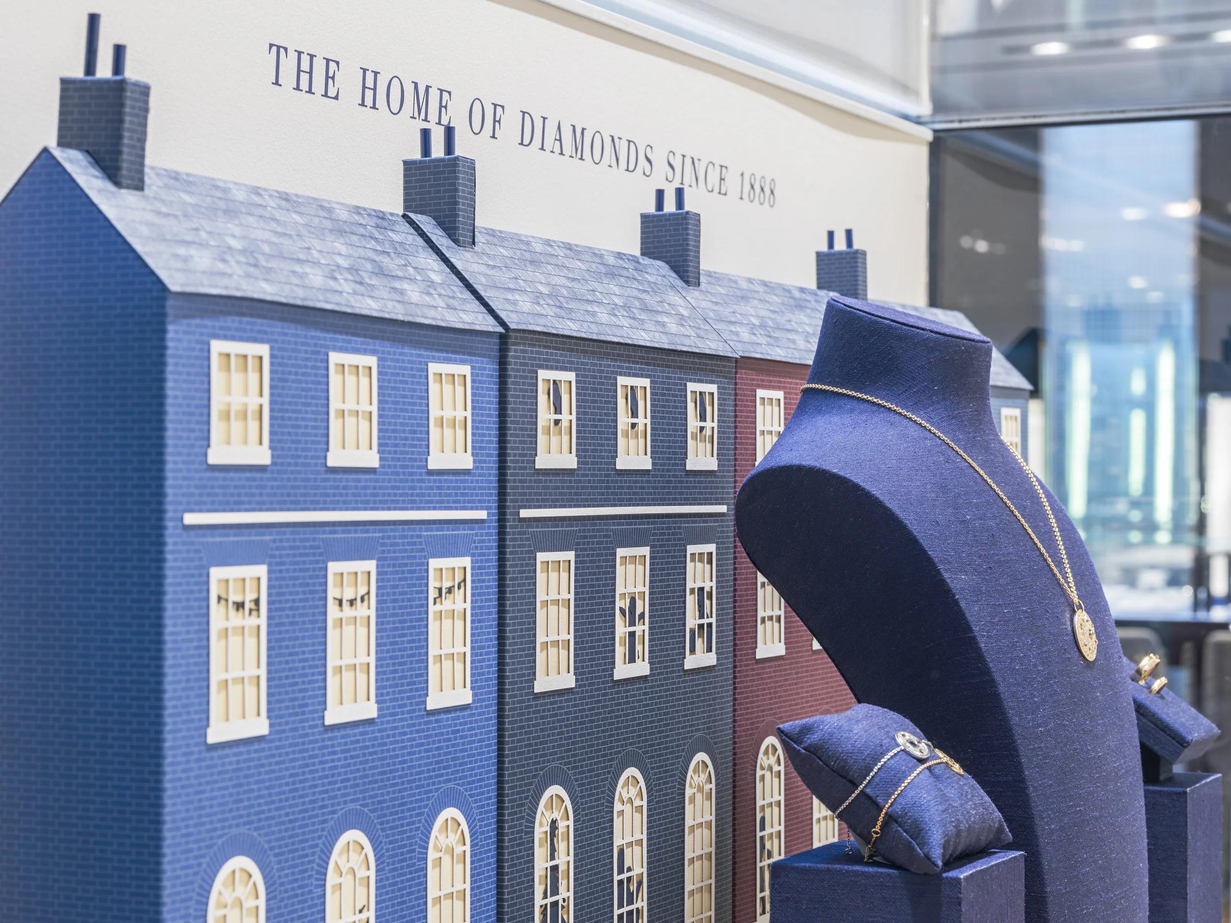 De Beers Jewellers Window Roll-out
