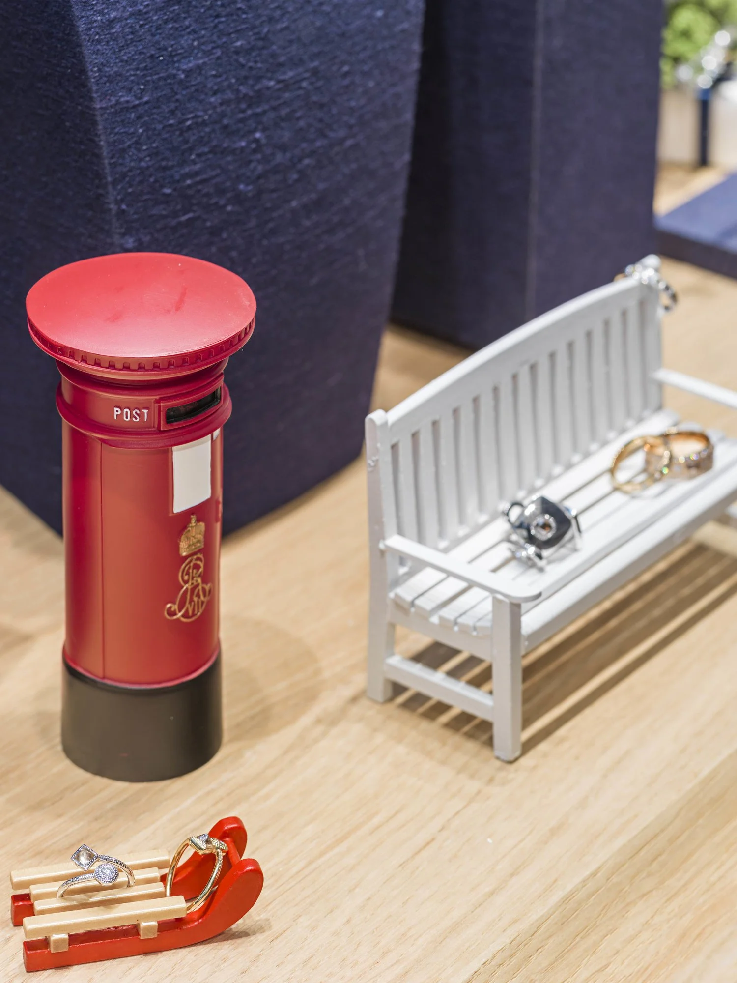 De Beers Jewellers Window Roll-out