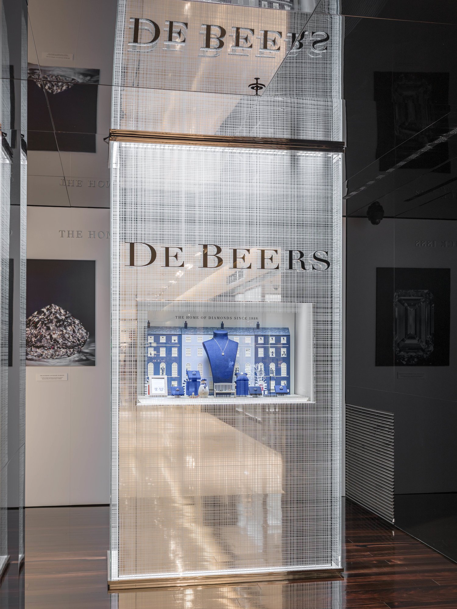 De Beers Jewellers Window Roll-out