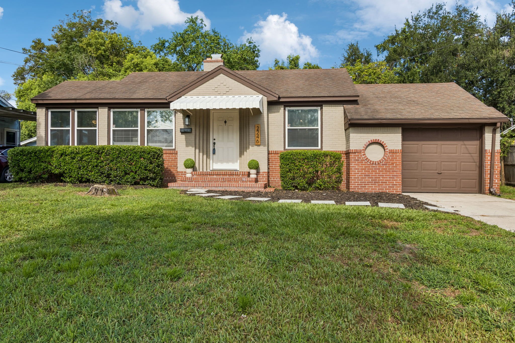 1-web-or-mls-2246 Redfern Rd-1.jpg