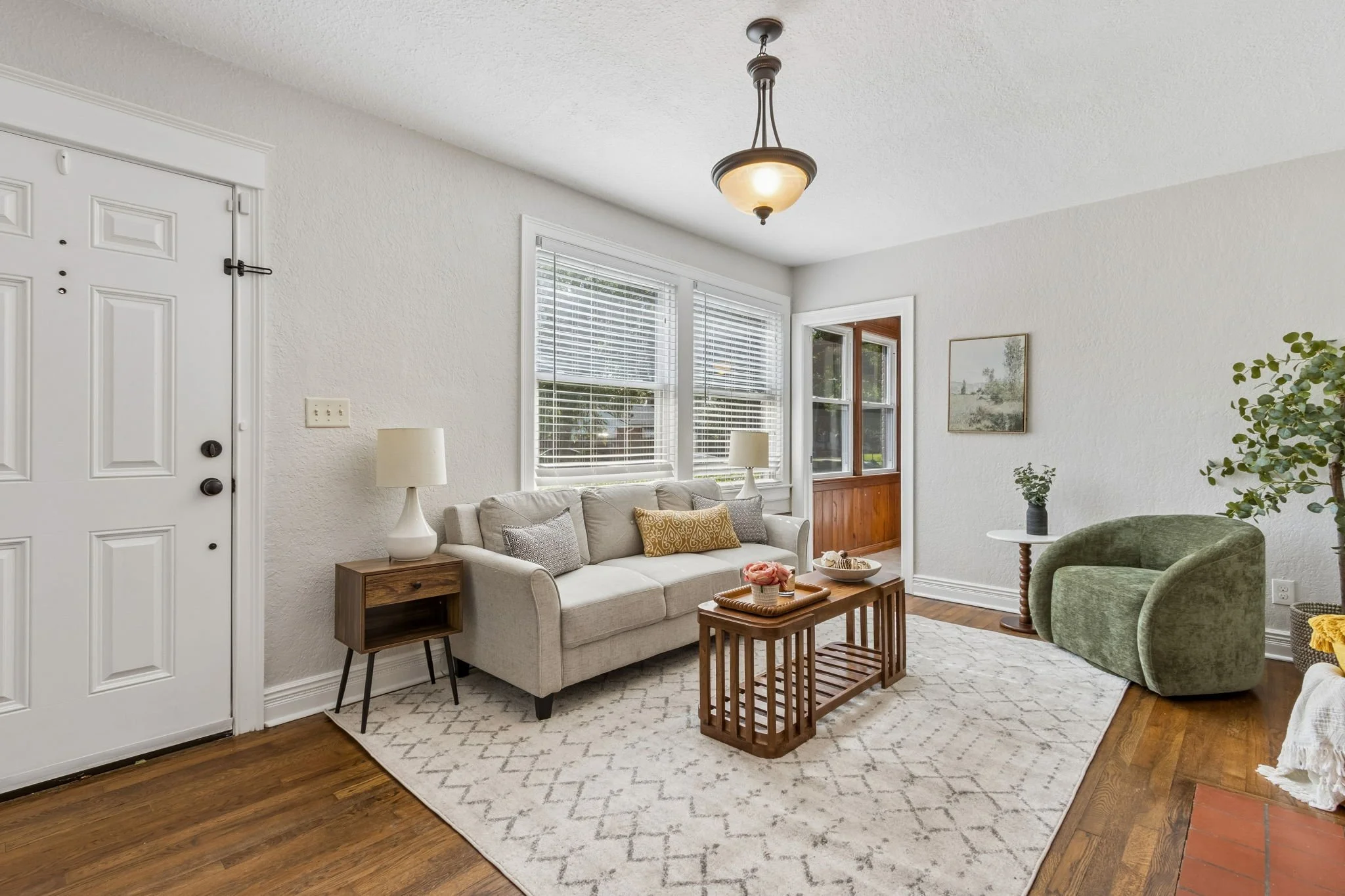 8-web-or-mls-2246 Redfern Rd-8.jpg