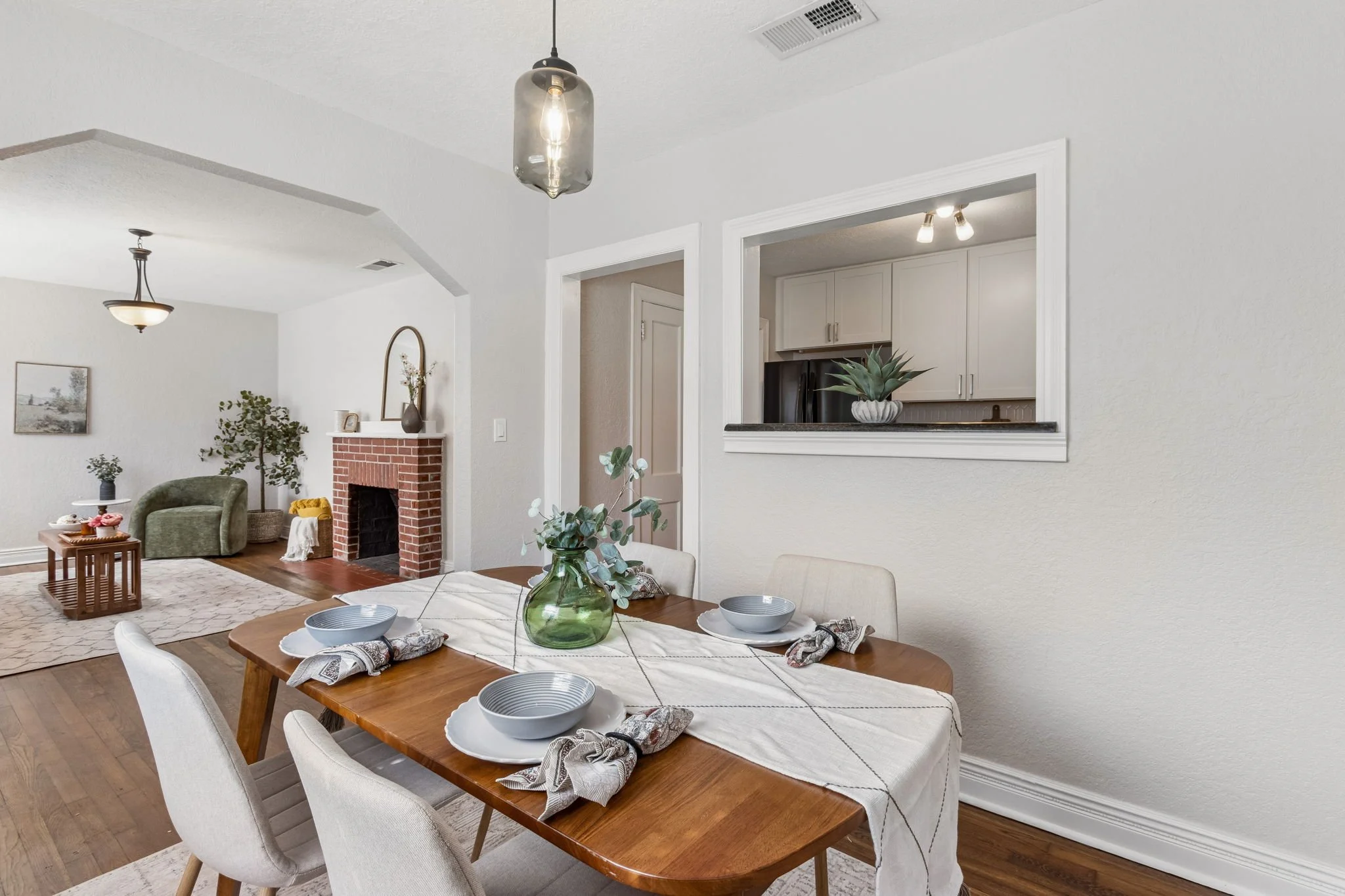 17-web-or-mls-2246 Redfern Rd-17.jpg
