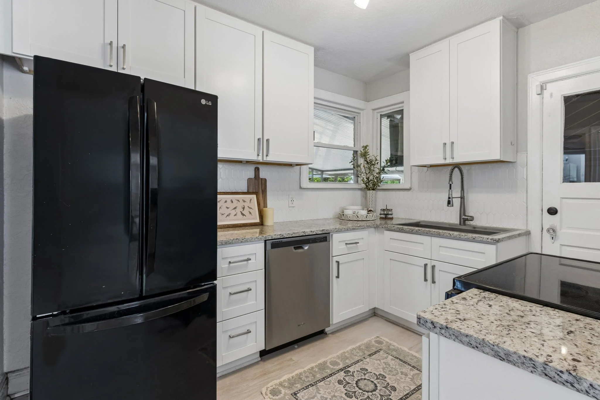 20-web-or-mls-2246 Redfern Rd-20.jpg
