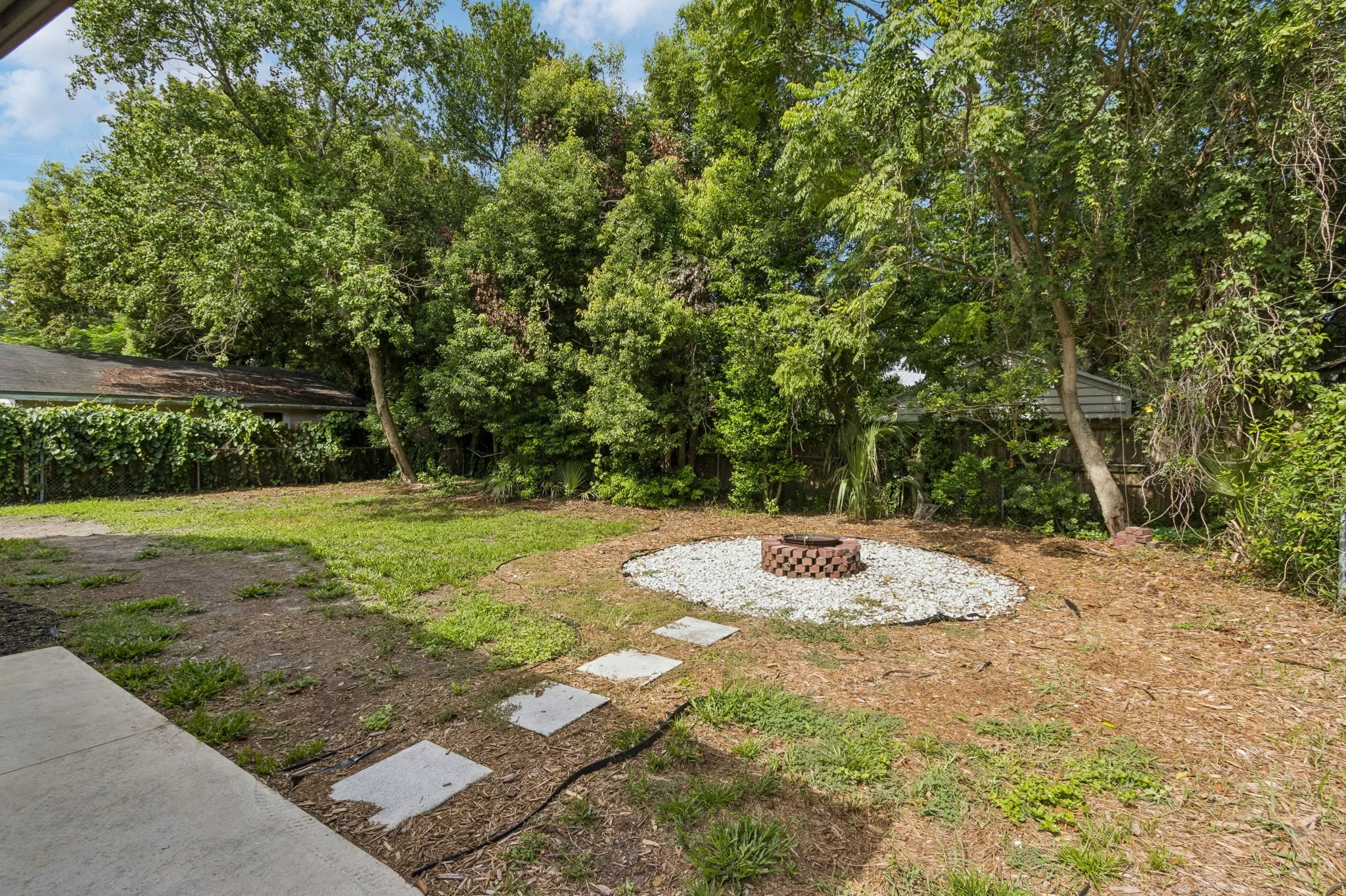 41-web-or-mls-2246 Redfern Rd-41.jpg