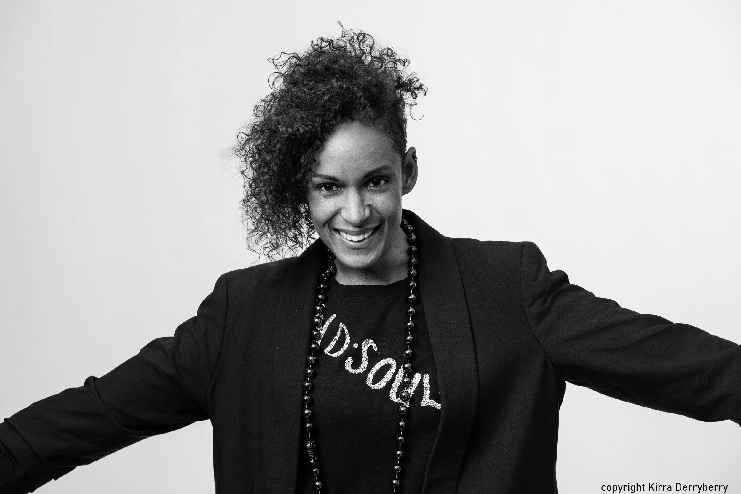 portrait de l'artiste Louisa Marajo