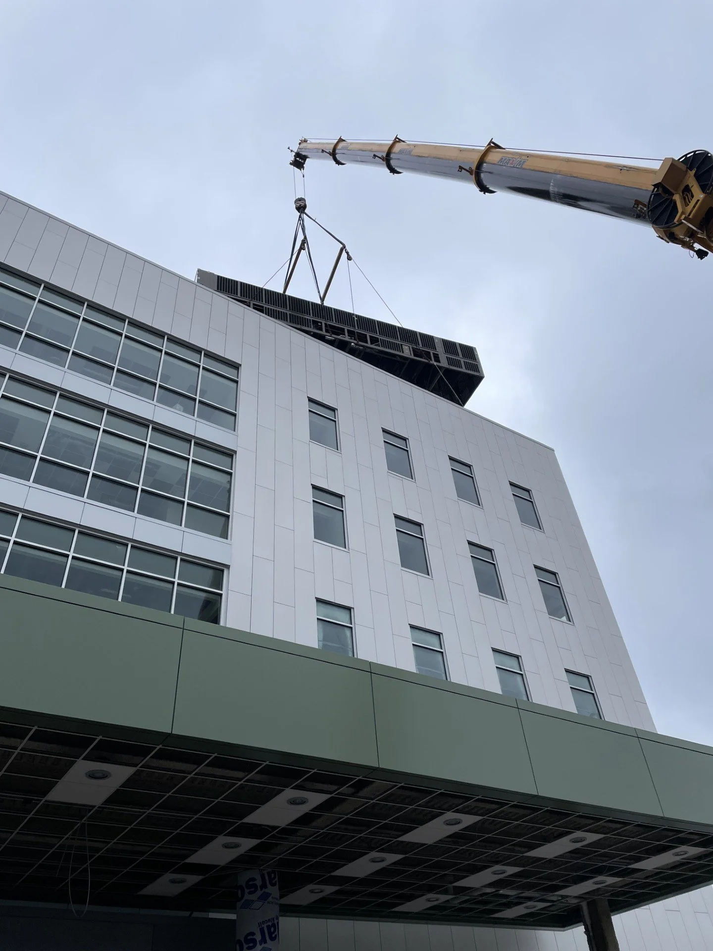Crane setting rooftop HVAC equipment at the Robert & Lena Shell Medical Pavilion in Huntington, West Virginia.