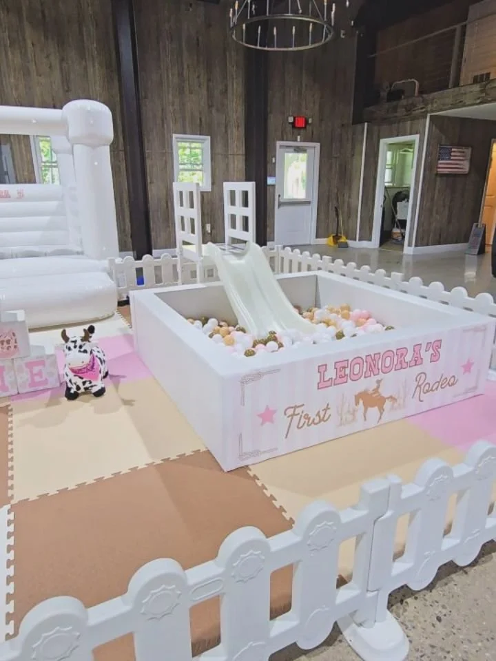 Howdy, Partner! It's Leonora's 1st Rodeo!🐴🩷✨️

Thank you for letting Tiny Steps Soft Play be part of such a special milestone🩷

#firstrodeo  #1stbirthday  #softplay  #softplayfun