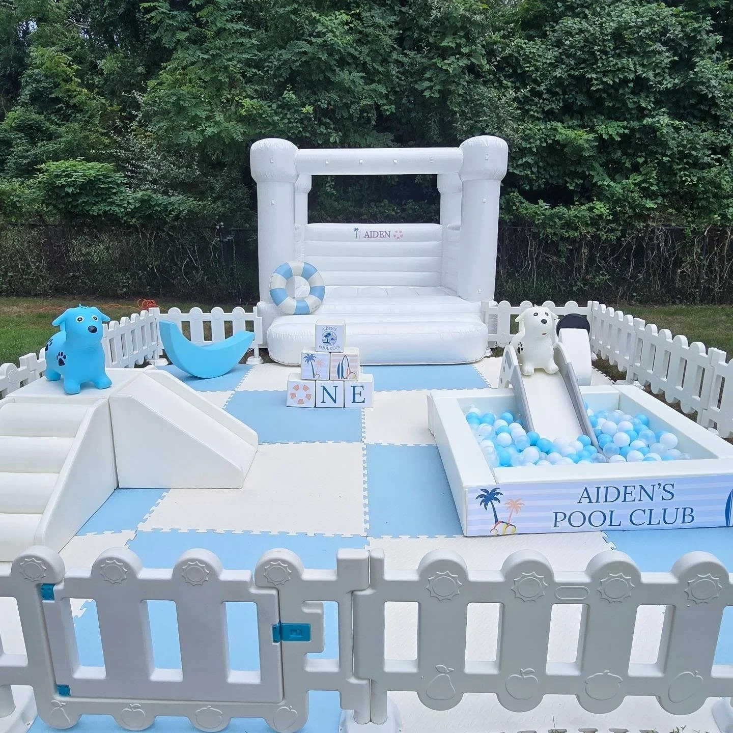 Welcome to Aiden&rsquo;s Pool Club✨️
A little sunshine, a little splash, and a whole lot of soft play fun!

Soft Play: @tinysteps_softplay
Backdrop: @peachypopco.nj