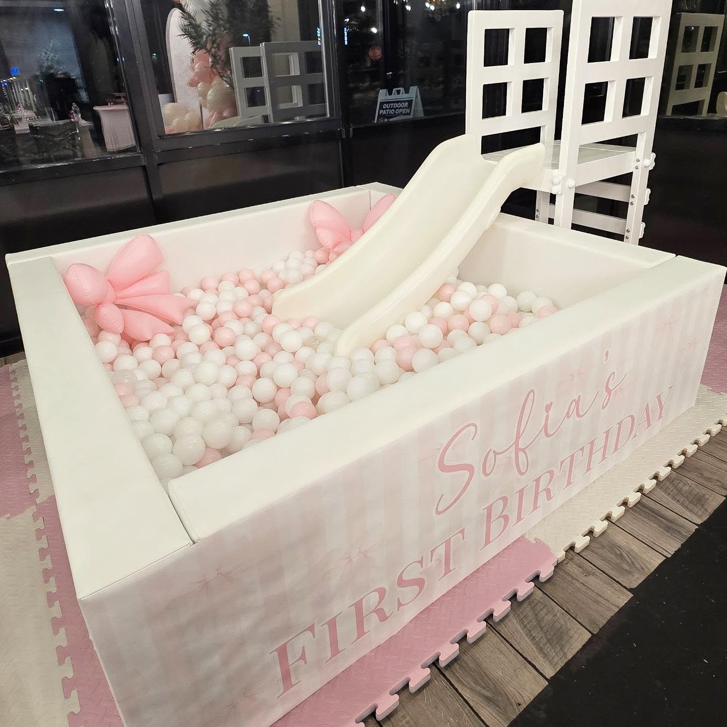 🎀 Sofia&rsquo;s First Birthday 🎀

Soft play, bows, and all the pretty little details came together perfectly for Sofia&rsquo;s special day.
Thank you for trusting Tiny Steps Soft Play to be part of such a beautiful celebration! ✨

Venue: @settemarl