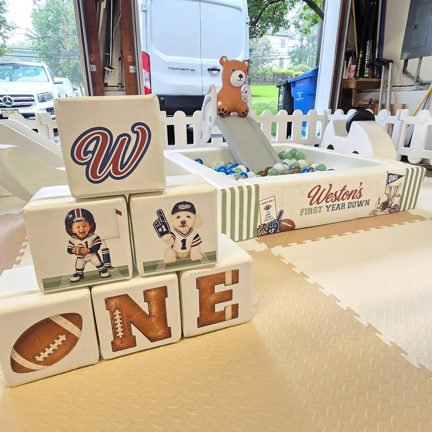 Weston&rsquo;s FIRST YEAR DOWN! 🏈

We brought the fun indoors and made sure Weston still had the perfect setup for his First Year Down🤎

#firstyeardown
#touchdown  #softplayfun  #softplaynj  #softplayfootball
