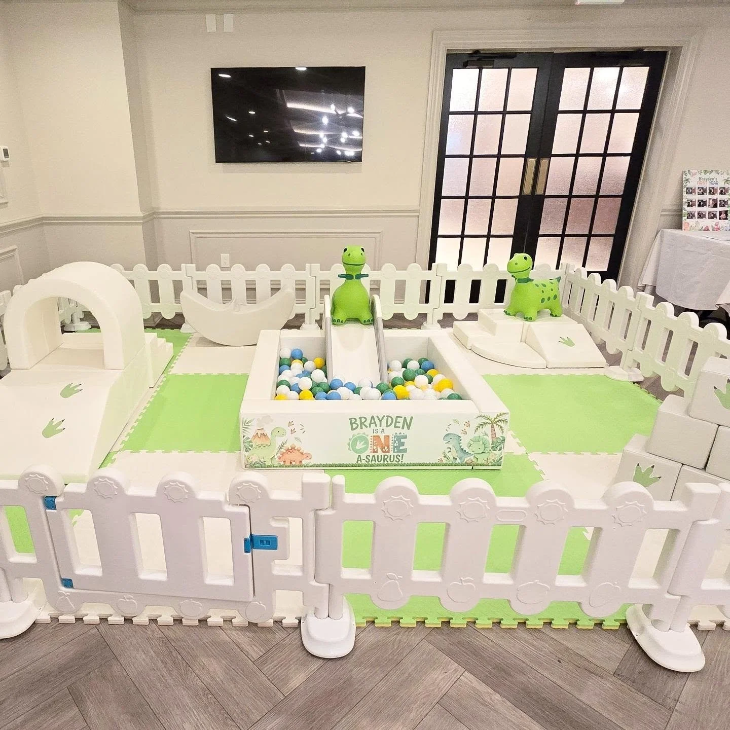 Brayden is ONE A-SAURUS! 💚🦖

The cutest little dino setup for the sweetest first birthday! We loved bringing this theme to life!

#dinosaur  #dinosaursoftplay  #1stbirthday  #softplay  #softplaynj