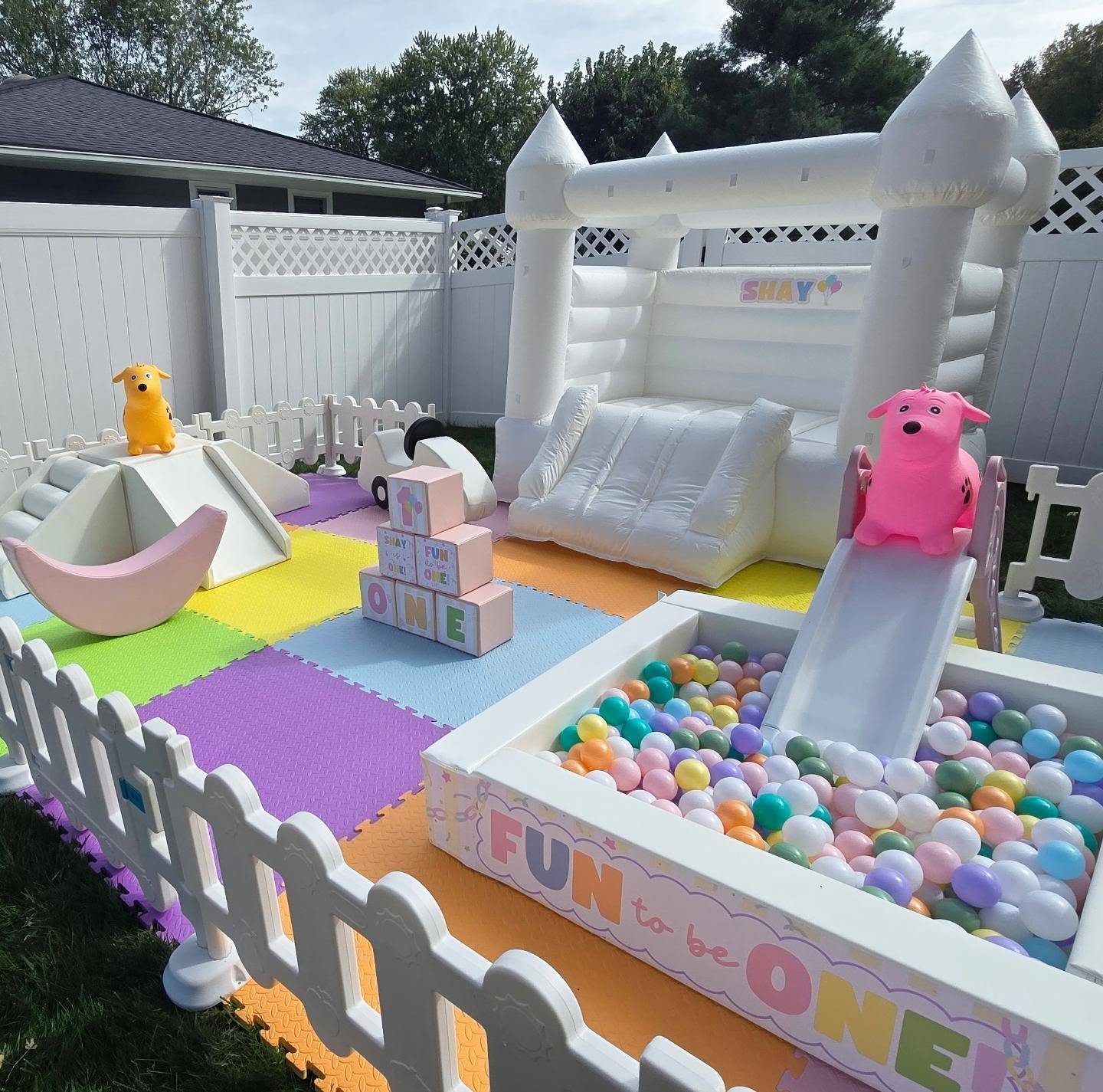 Fun to be ONE 🥳

Bright colors, big smiles, and the sweetest little setup to celebrate such a special first birthday! 
Happy 1st Birthday Shay🩷