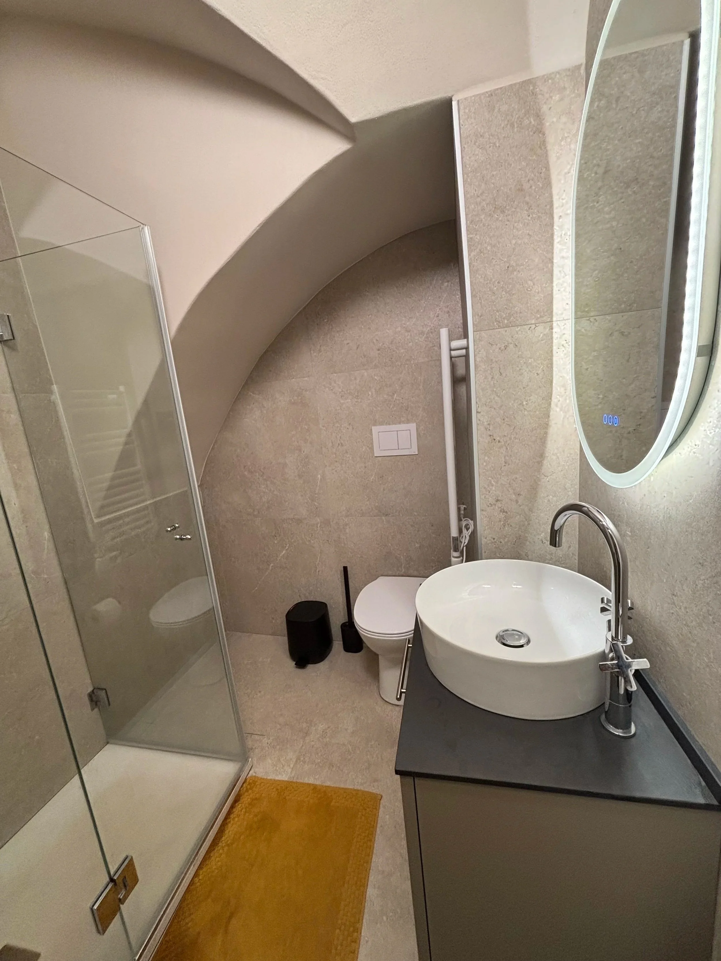 bathroom2.jpg