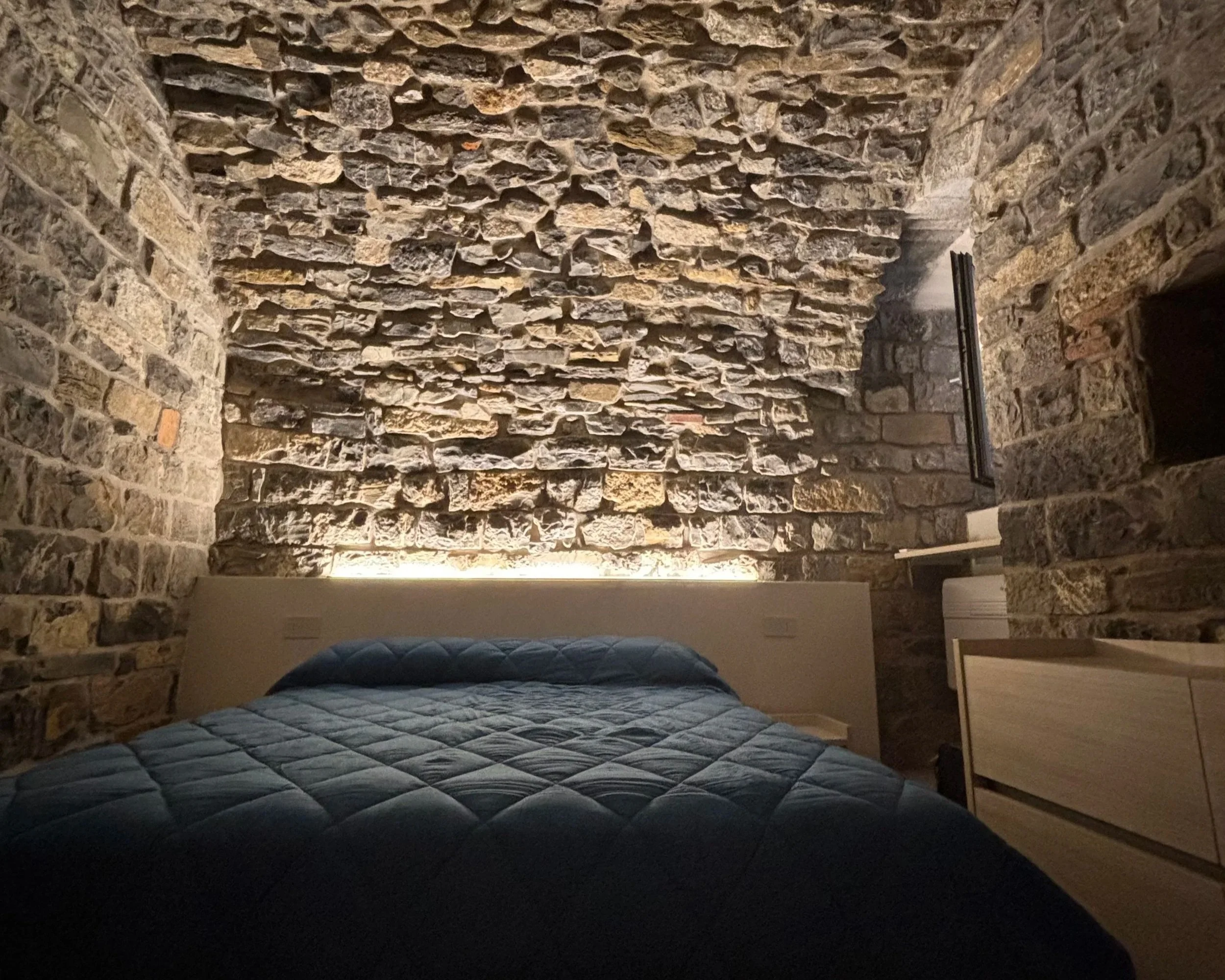 bedroom2.jpg