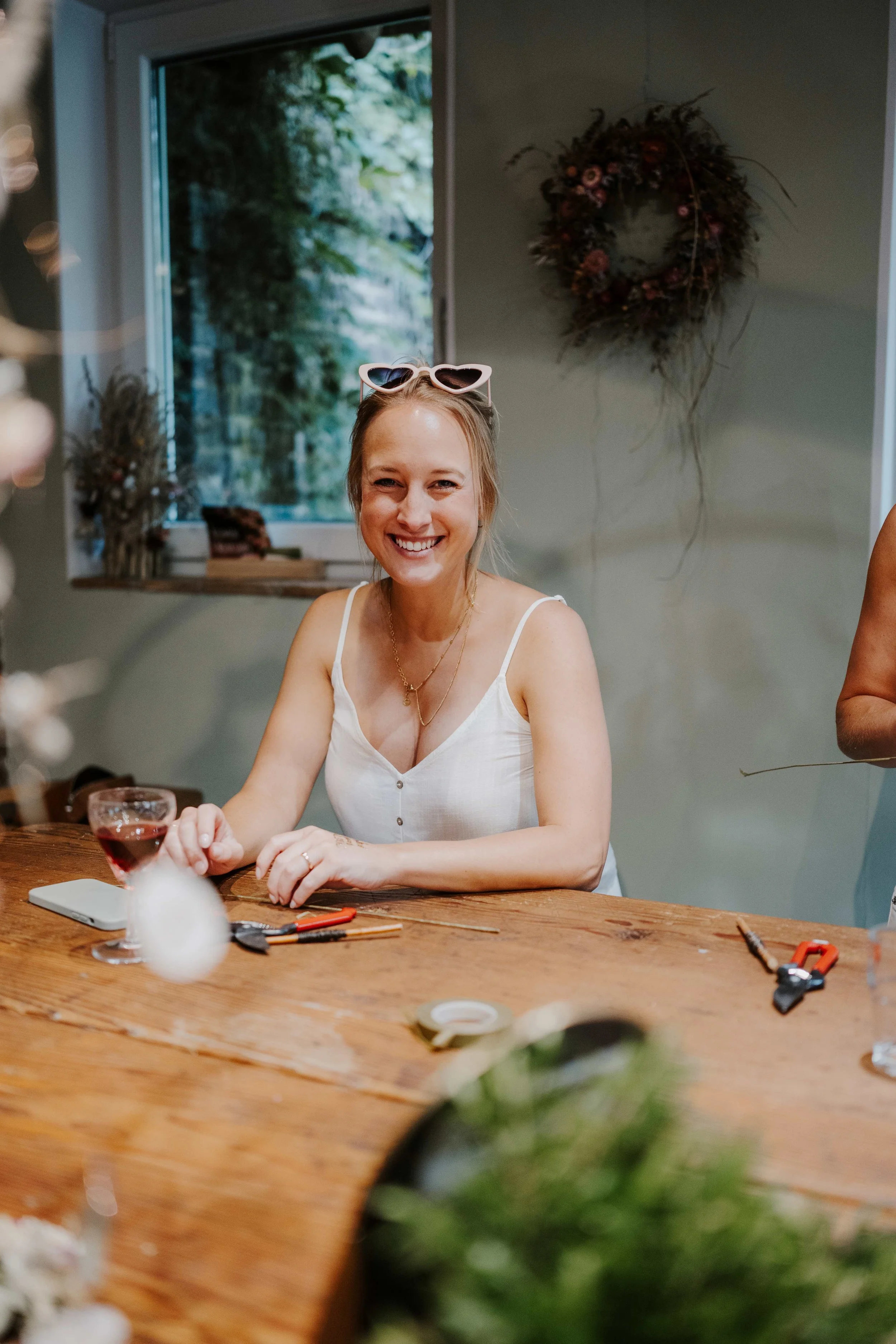 Workshopteilnehmerin beim Blumenworkshop
