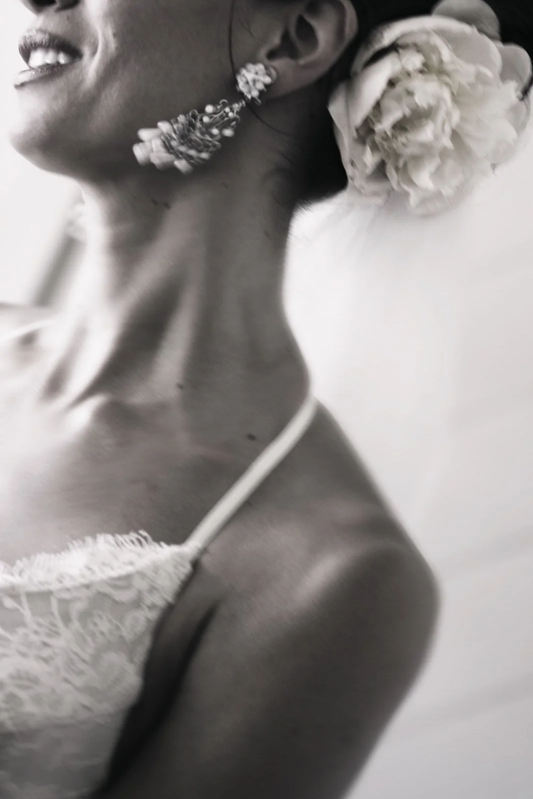 Midwest-Wedding-Photographer-Julie-Mikos-Classic-Black-and-White-Michigan-2.jpg