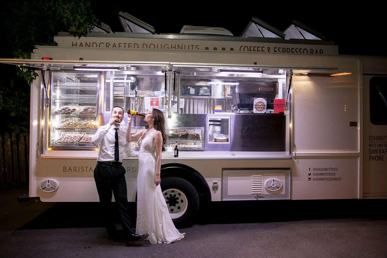 West-Michigan-Wedding-Photographer-Julie-Mikos-Fall-Winery-Wedding-Donut-Truck-234.jpg