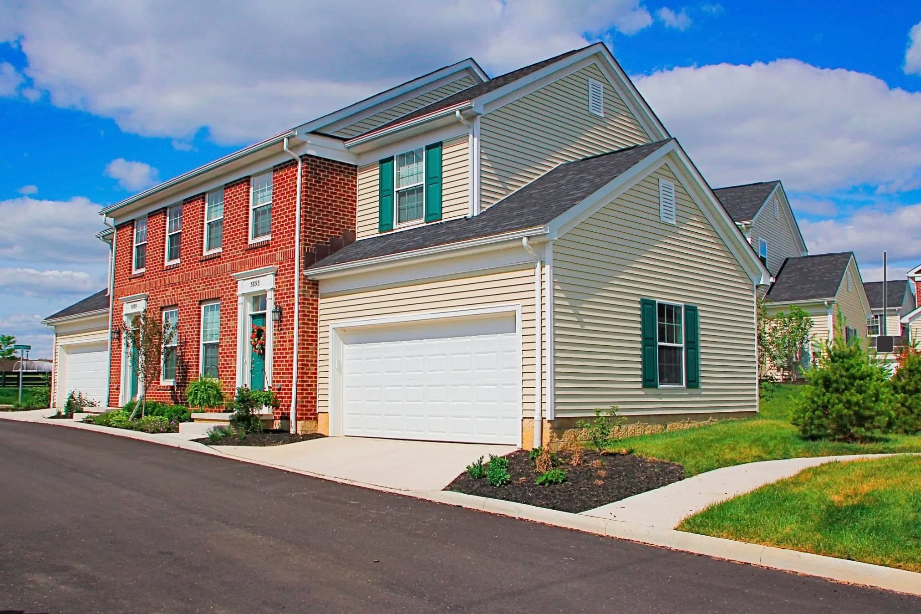 Our 3-bedroom 2 and a half-bathroom townhouse gives you a flexible space to make your own. ✨ Plus you get the convenience of an attached 2-car garage! Contact our leasing team to learn more about upcoming availability. 

 #Floorplans #ApartmentSearch