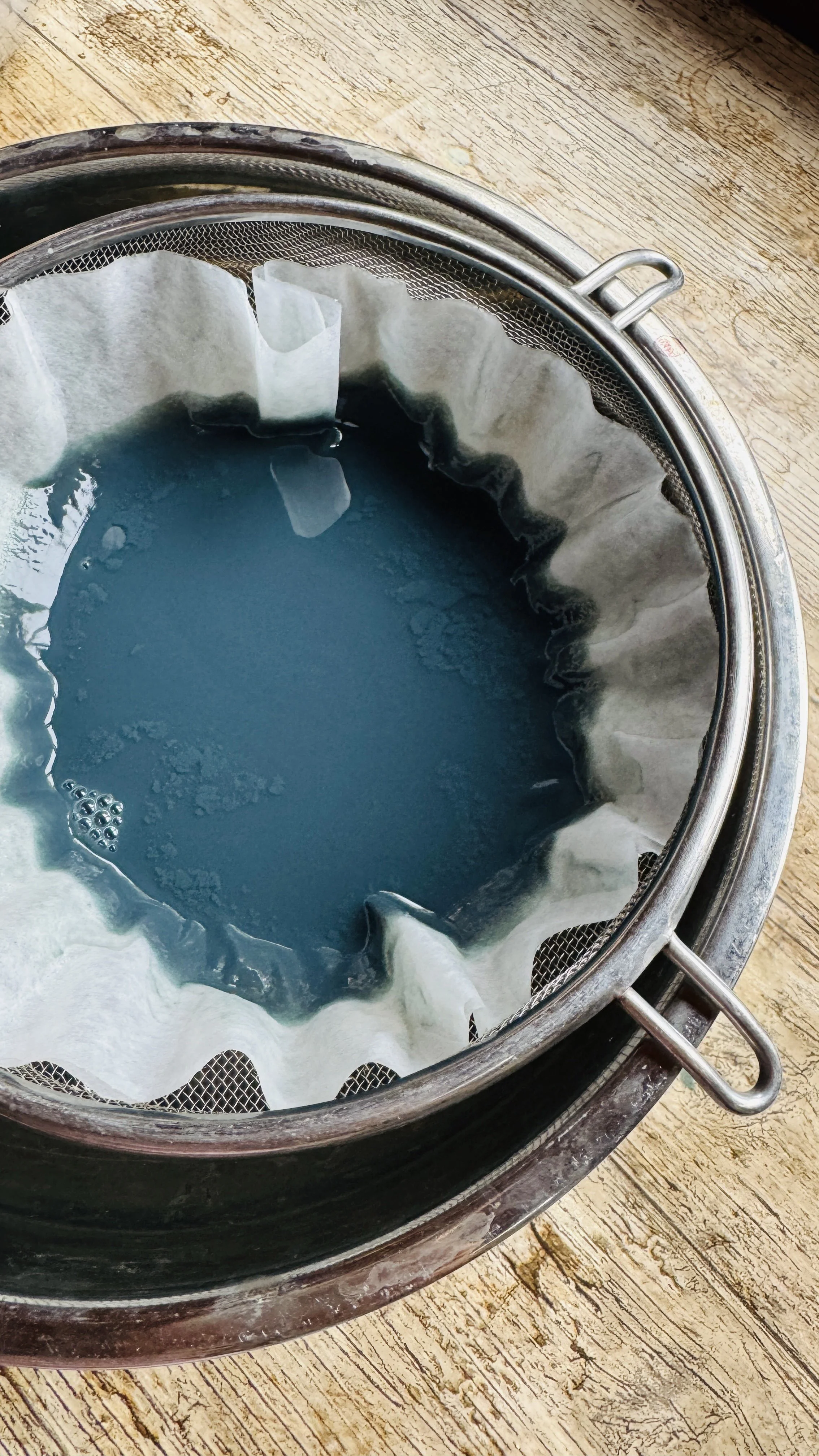 A blue lake pigment made from woad seeds
